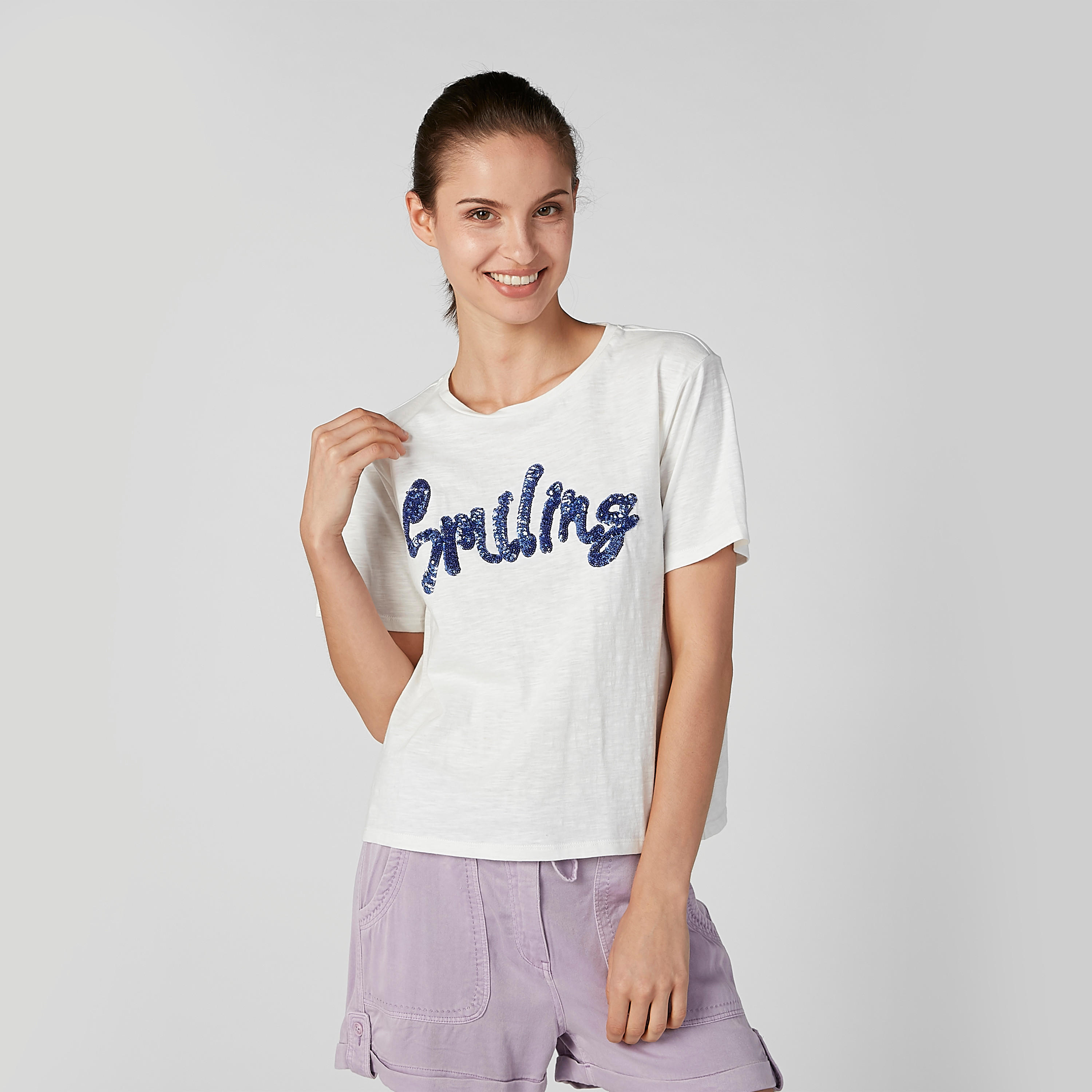 تيشيرت مزيّن بياقة مستديرة وأكمام قصيرة-women-clothing-tshirts-image-3