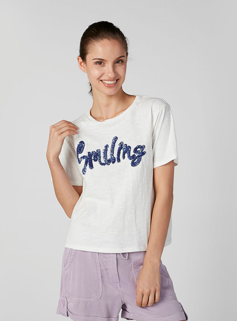 تيشيرت مزيّن بياقة مستديرة وأكمام قصيرة-women-clothing-tshirts-image-3