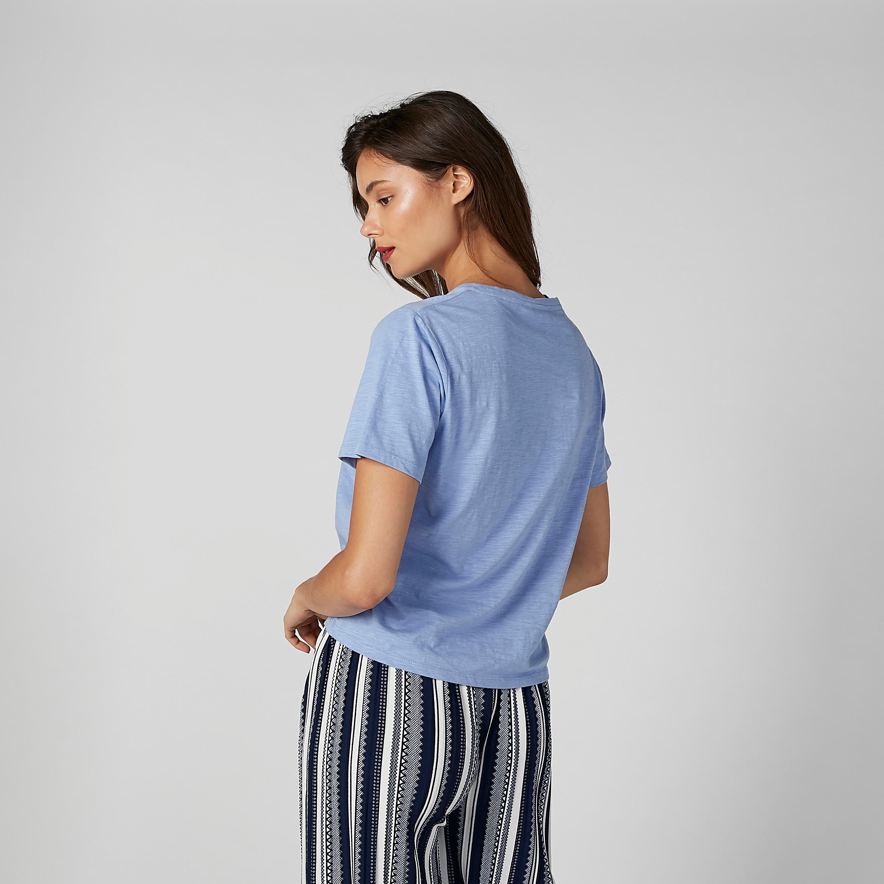 تيشيرت بياقة مستديرة وأكمام قصيرة وطبعات-women-clothing-tshirts-image-4