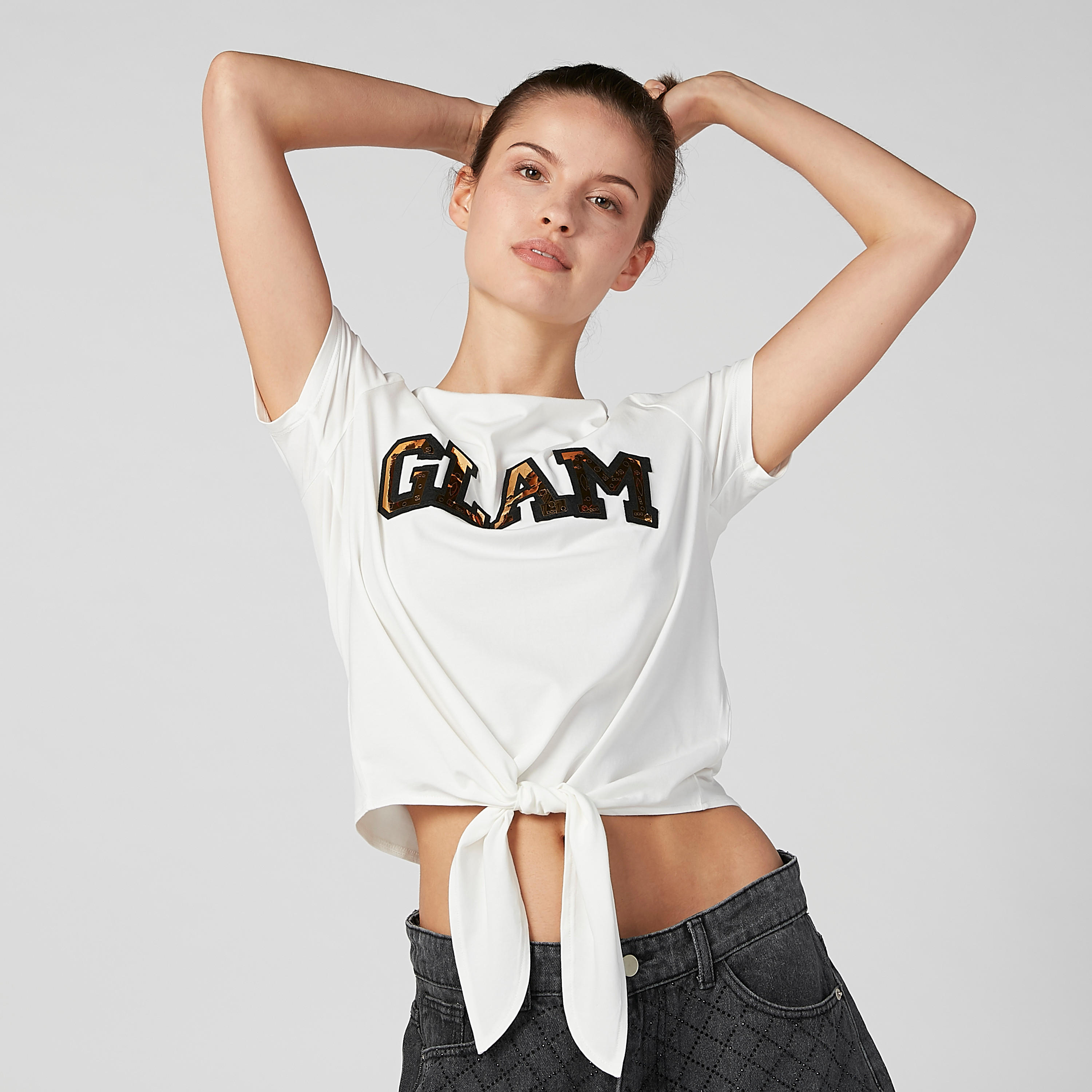 بلوزة قصيرة بياقة مستديرة وأربطة وتزيينات-women-clothing-tshirts-image-1