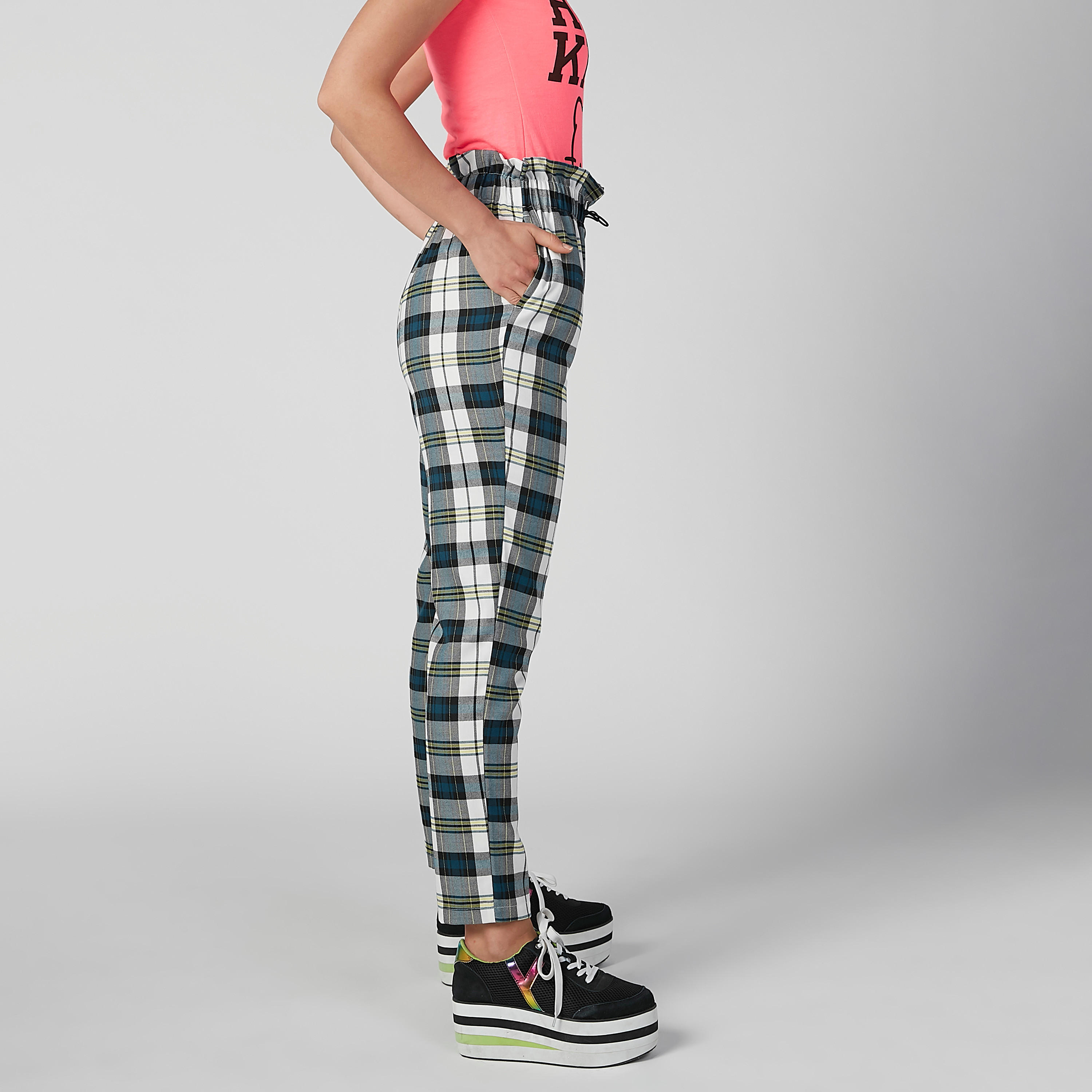 بنطال طويل كاروهات بخصر بيبرباج وجيوب-women-clothing-bottoms-trousers-image-5