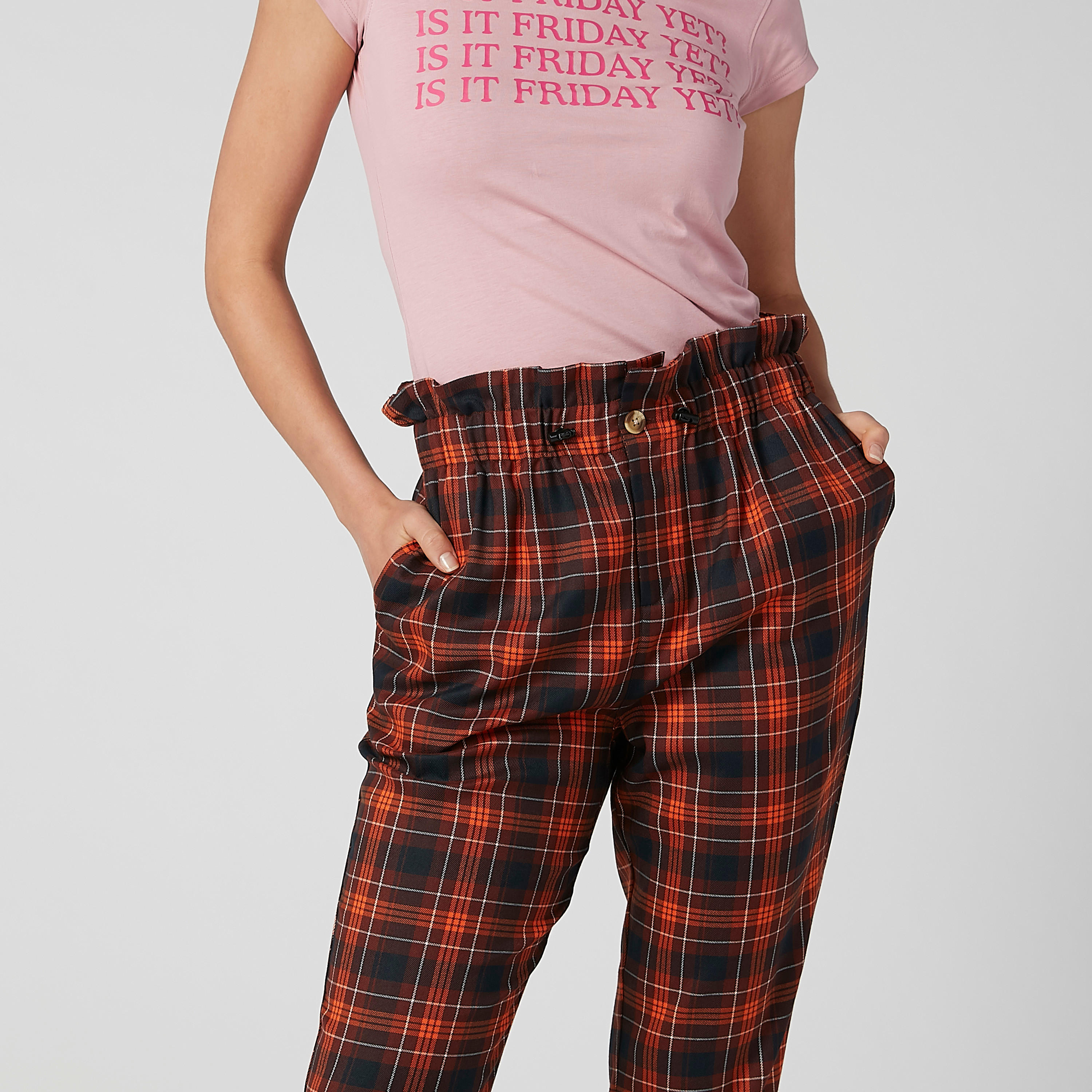 بنطال طويل كاروهات بخصر بيبرباج وجيوب-women-clothing-bottoms-trousers-image-4