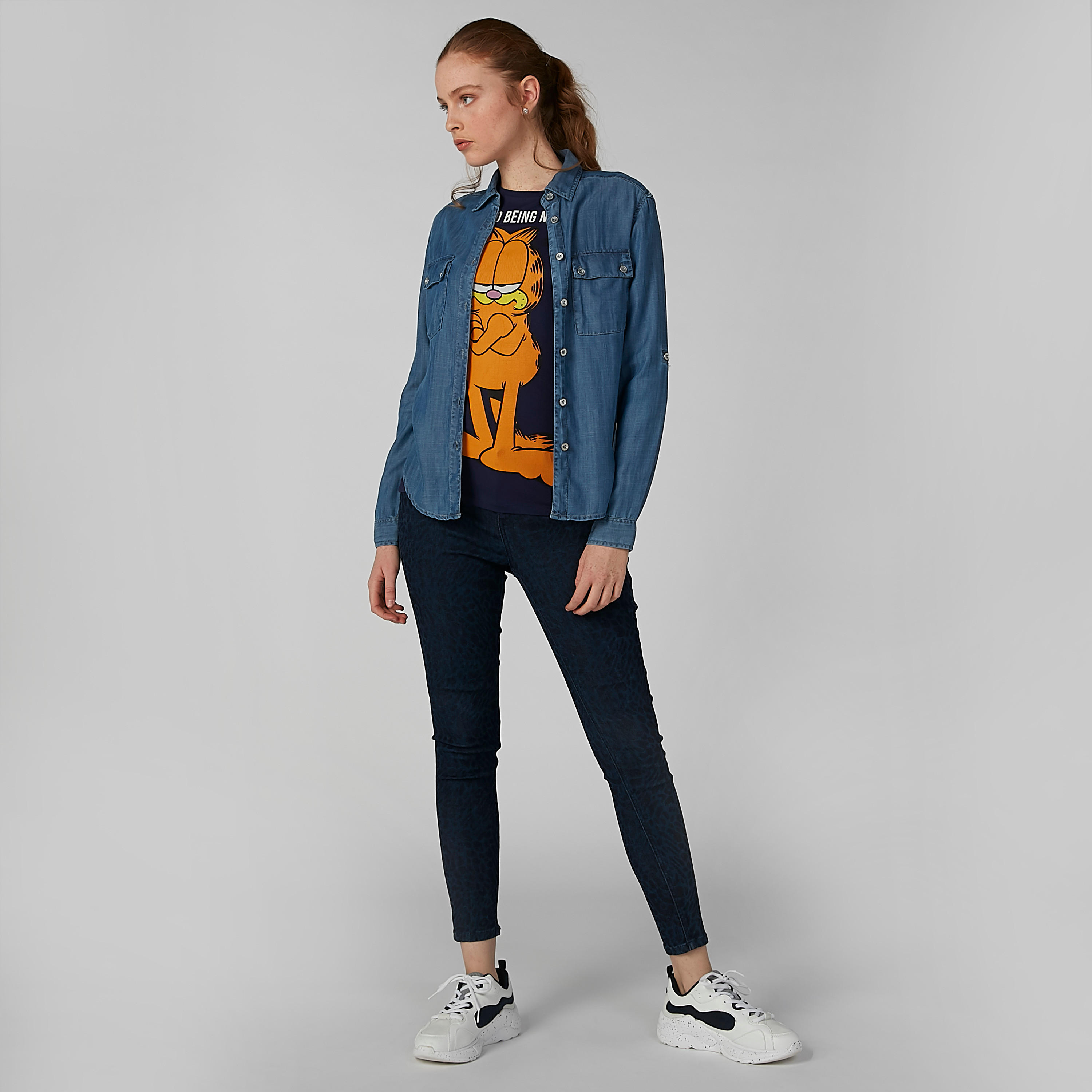 بنطال جينز سادة بجيوب-women-clothing-bottoms-jeans-image-4