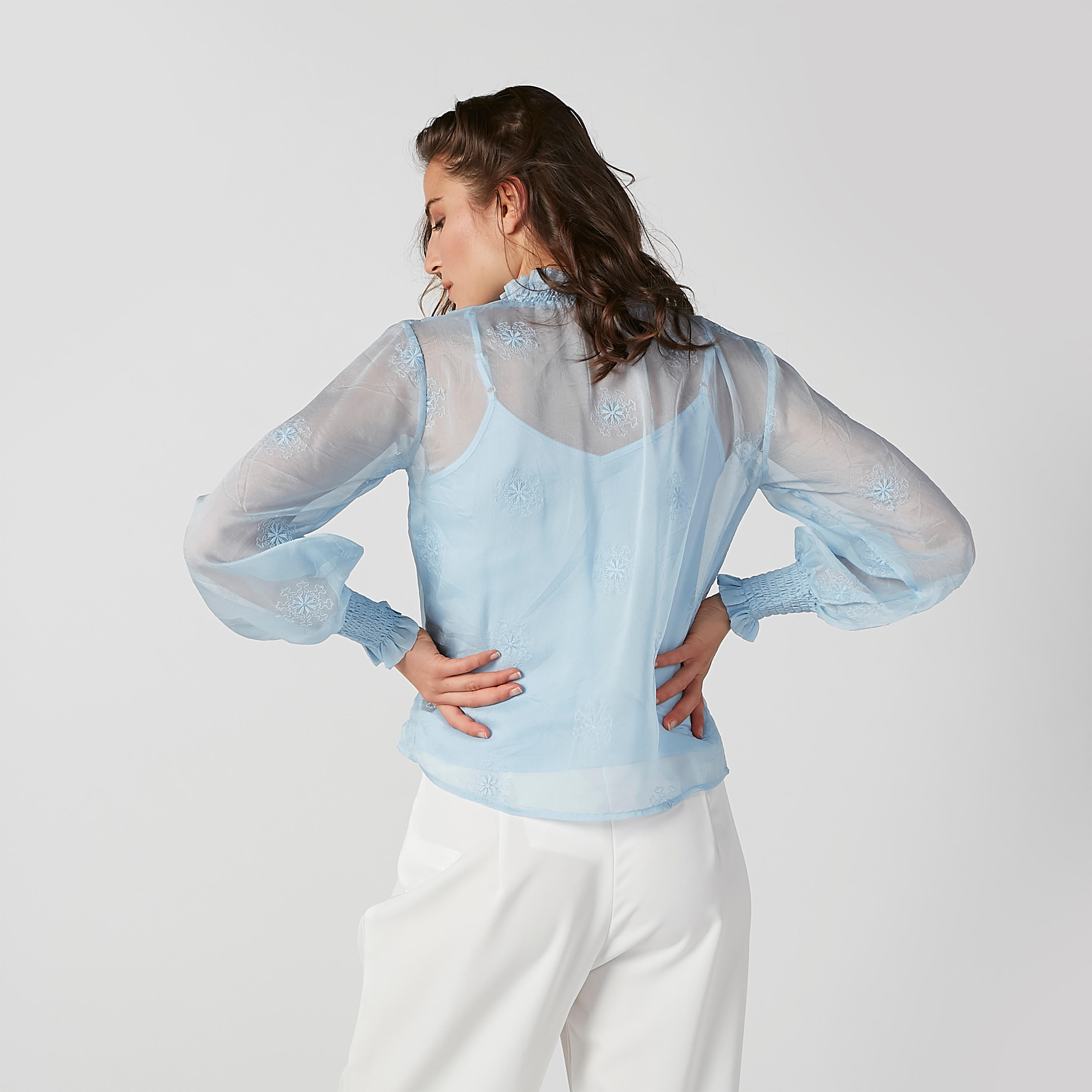بلوزة شفافة مطرزة بياقة عالية وأكمام بيشوب-women-clothing-shirtsandblouses-blouses-image-5