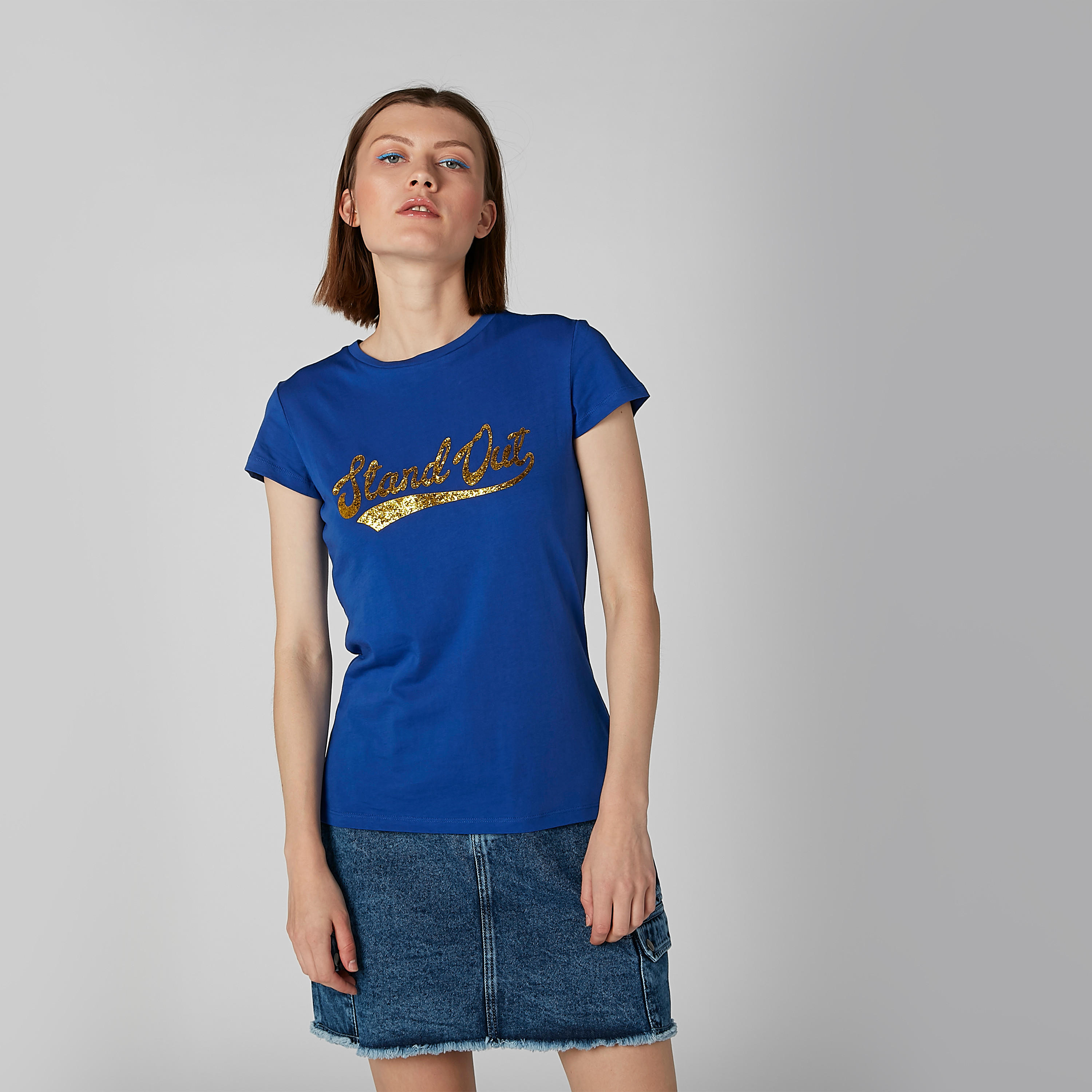 تيشيرت بياقة مستديرة وأكمام كاب وطبعات جرافيك-women-clothing-tshirts-image-1