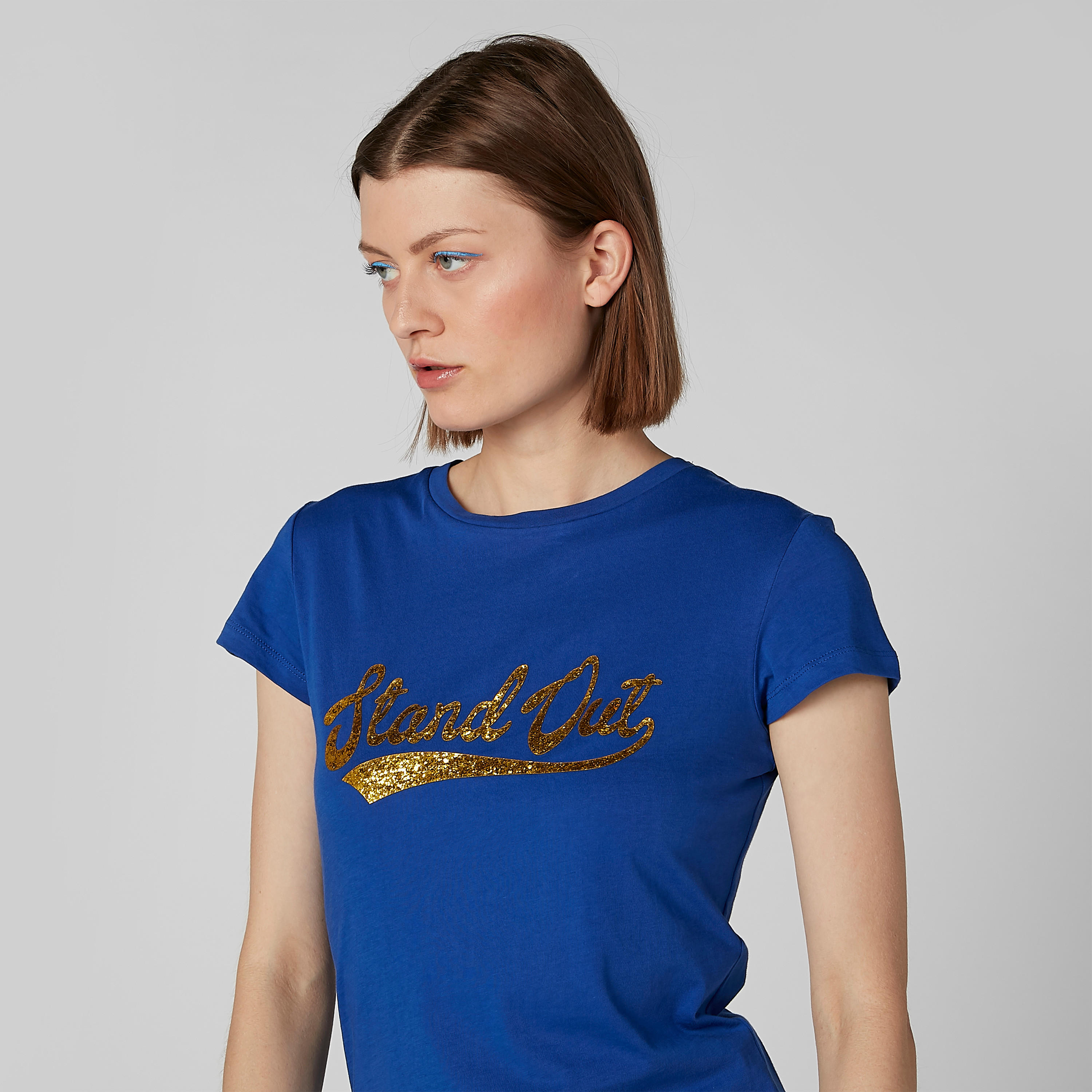 تيشيرت بياقة مستديرة وأكمام كاب وطبعات جرافيك-women-clothing-tshirts-image-3