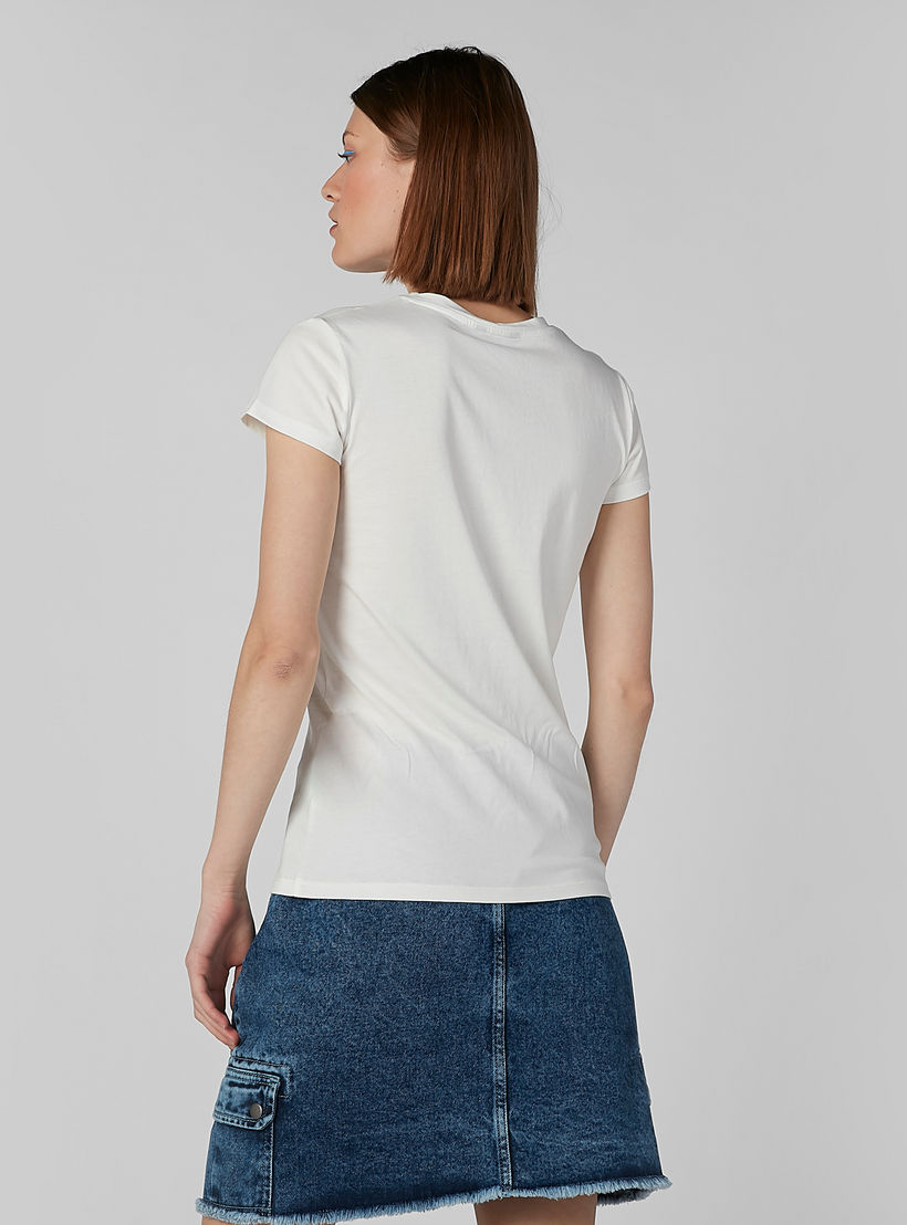 تيشيرت بياقة مستديرة وأكمام كاب وطبعات جرافيك-women-clothing-tshirts-image-1