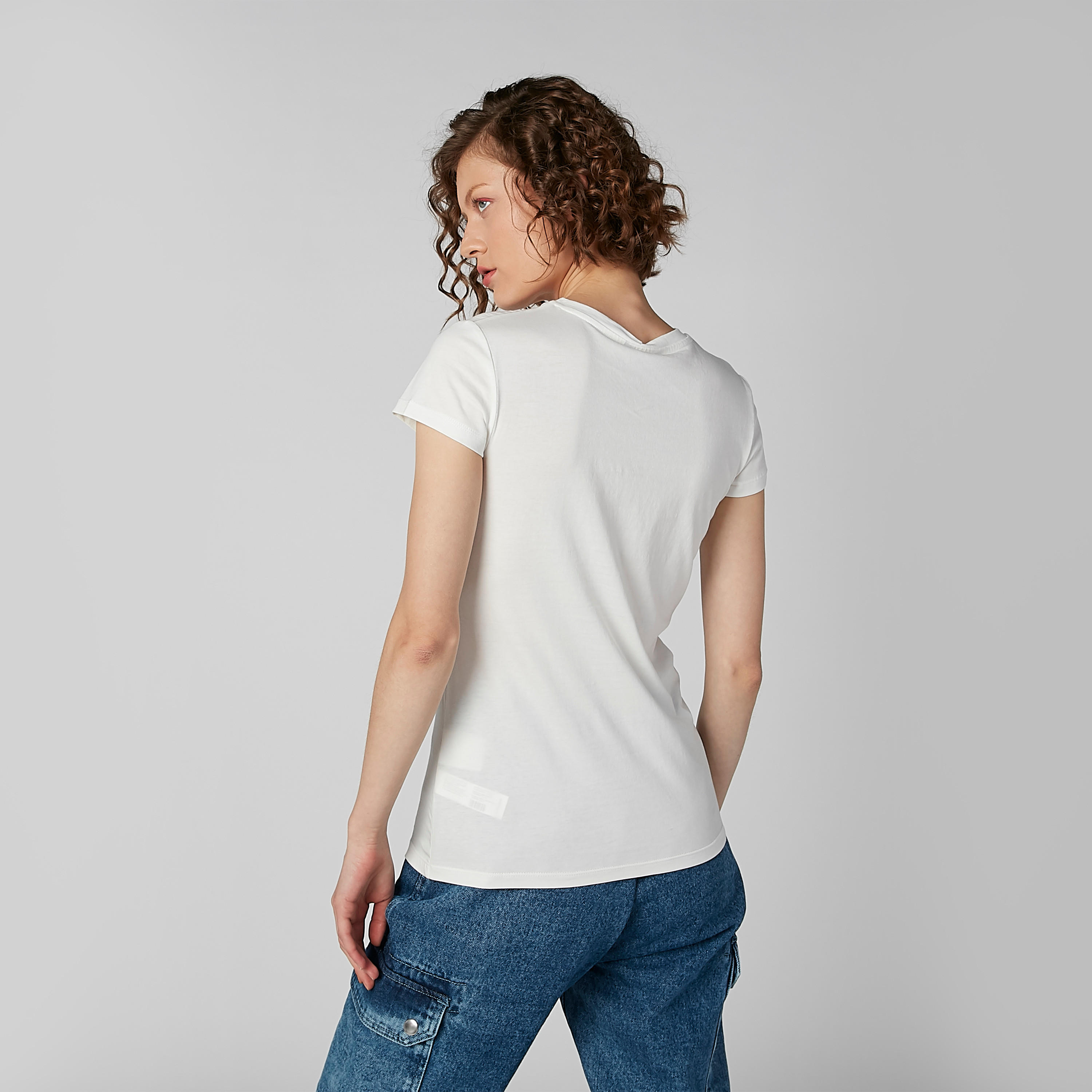 تيشيرت بياقة مستديرة وأكمام كاب مع طبعات جرافيك-women-clothing-tshirts-image-5