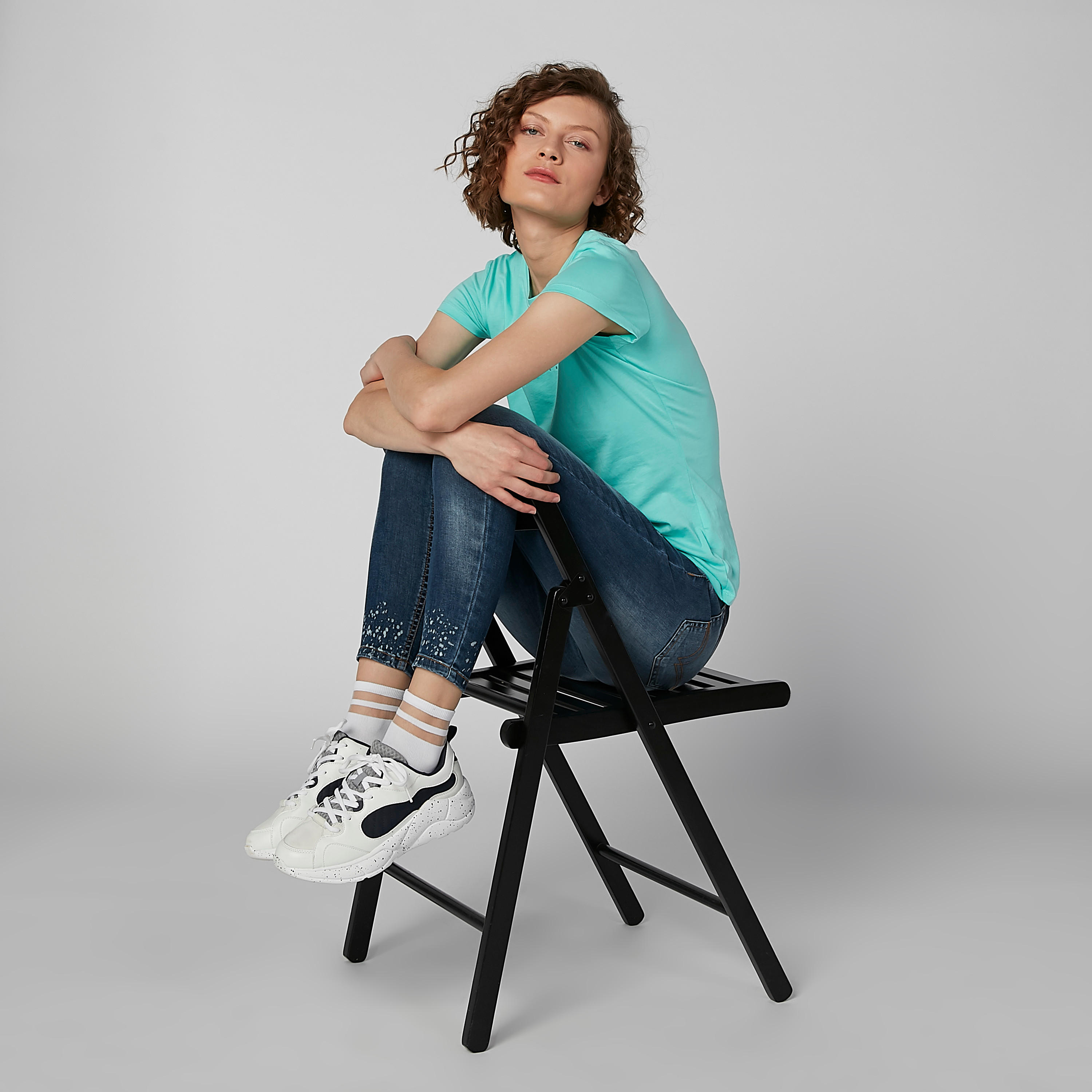 تيشيرت بطبعات نصّية وياقة مستديرة وأكمام كاب-women-clothing-tshirts-image-5