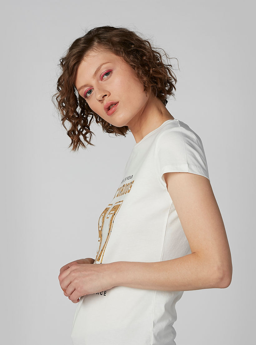 تيشيرت بياقة مستديرة وأكمام كاب مع طبعات-women-clothing-tshirts-image-3
