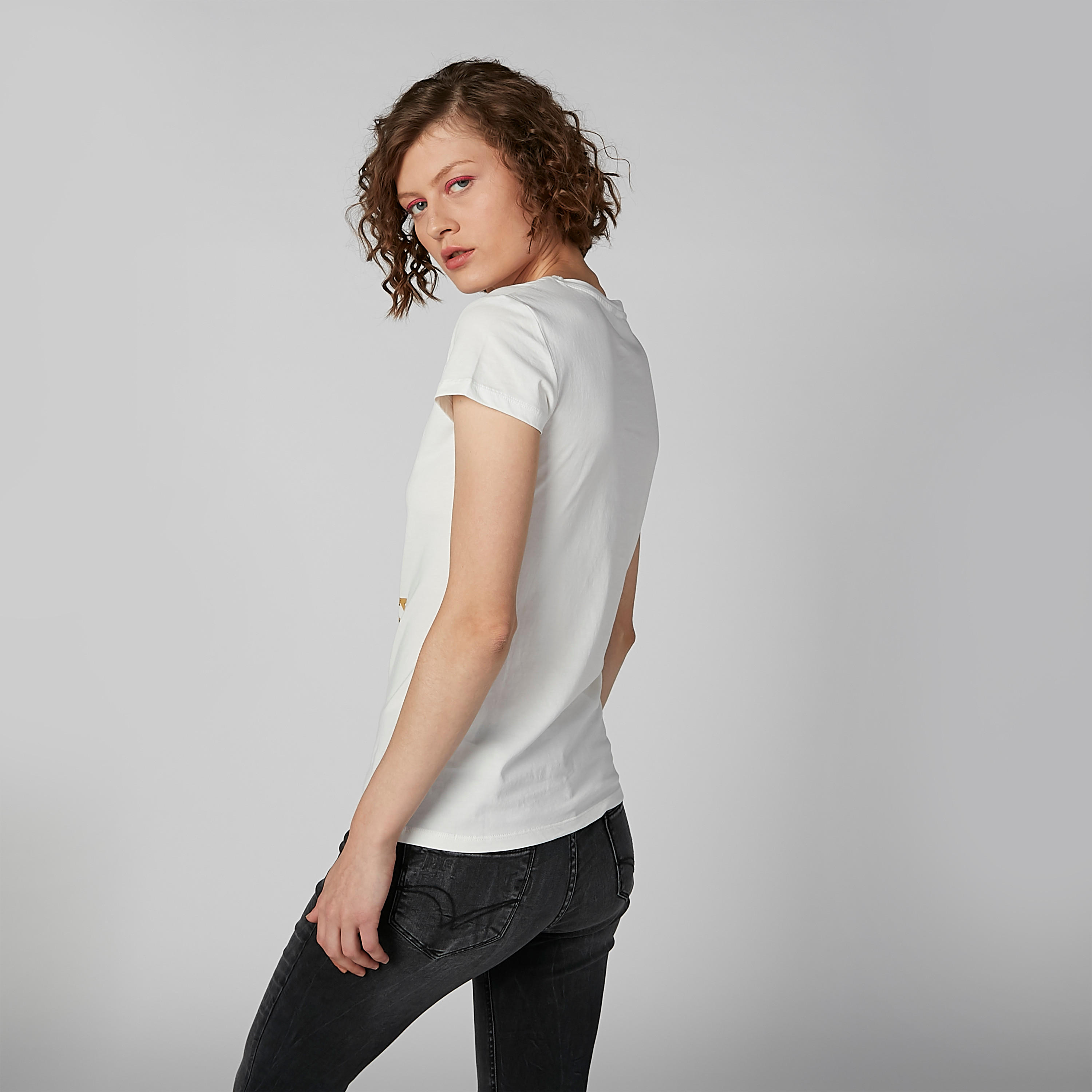 تيشيرت بياقة مستديرة وأكمام كاب مع طبعات-women-clothing-tshirts-image-1