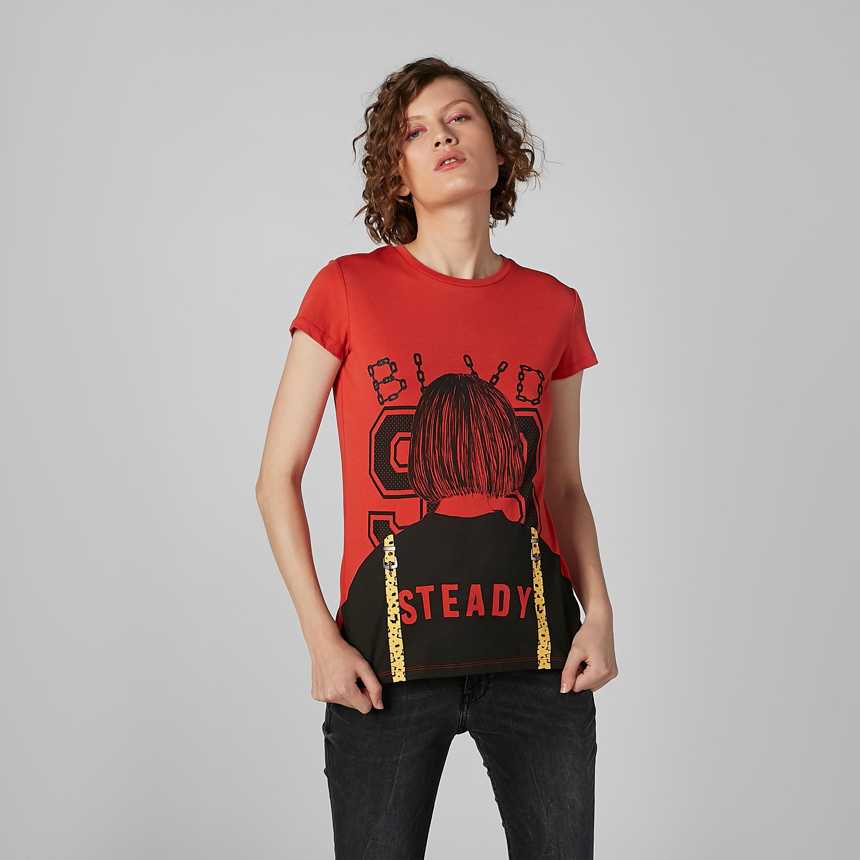 تيشيرت بياقة مستديرة وأكمام كاب وطبعات جرافيك-women-clothing-tshirts-image-1