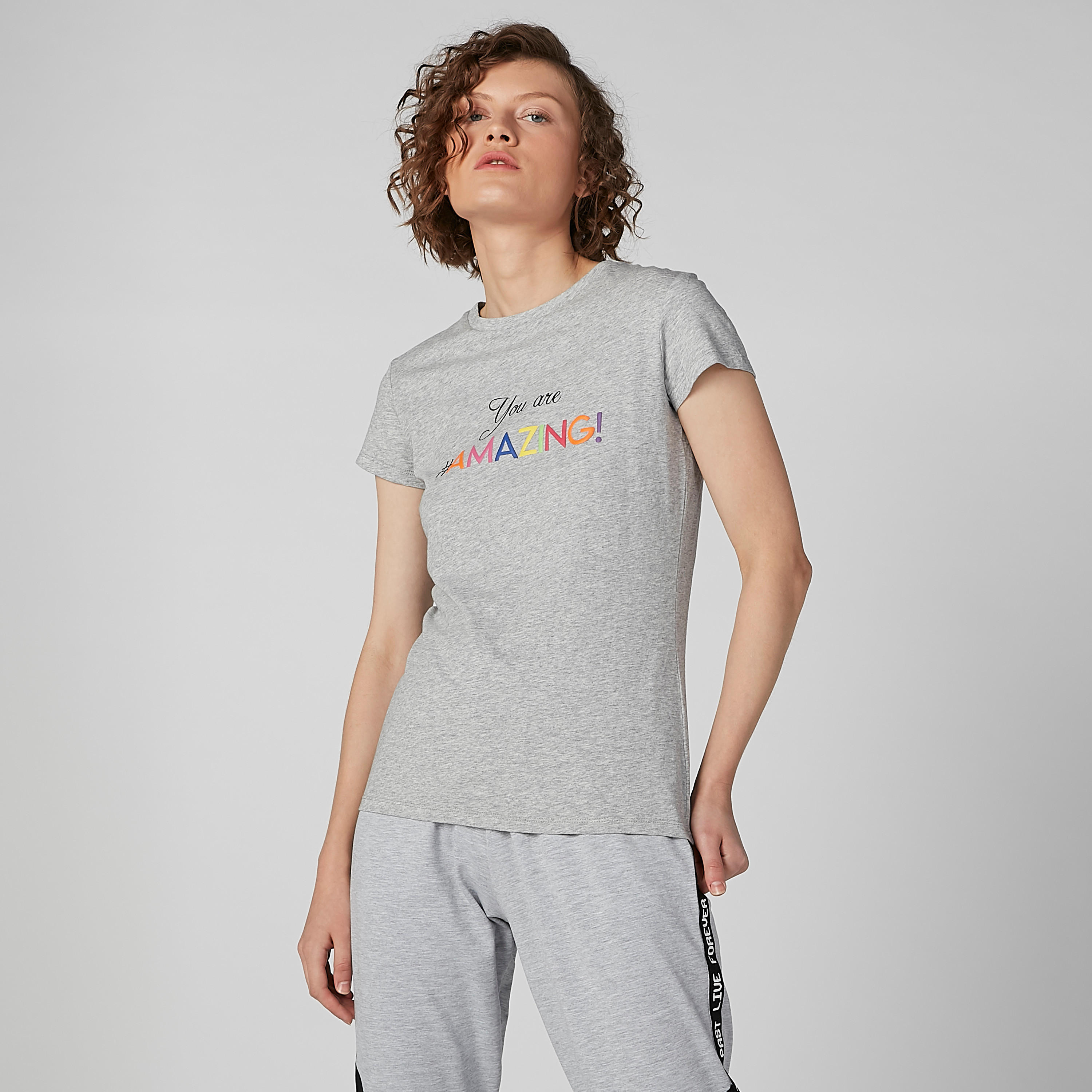 بلوزة بياقة مستديرة وأكمام كاب وطبعات-women-clothing-tshirts-image-1
