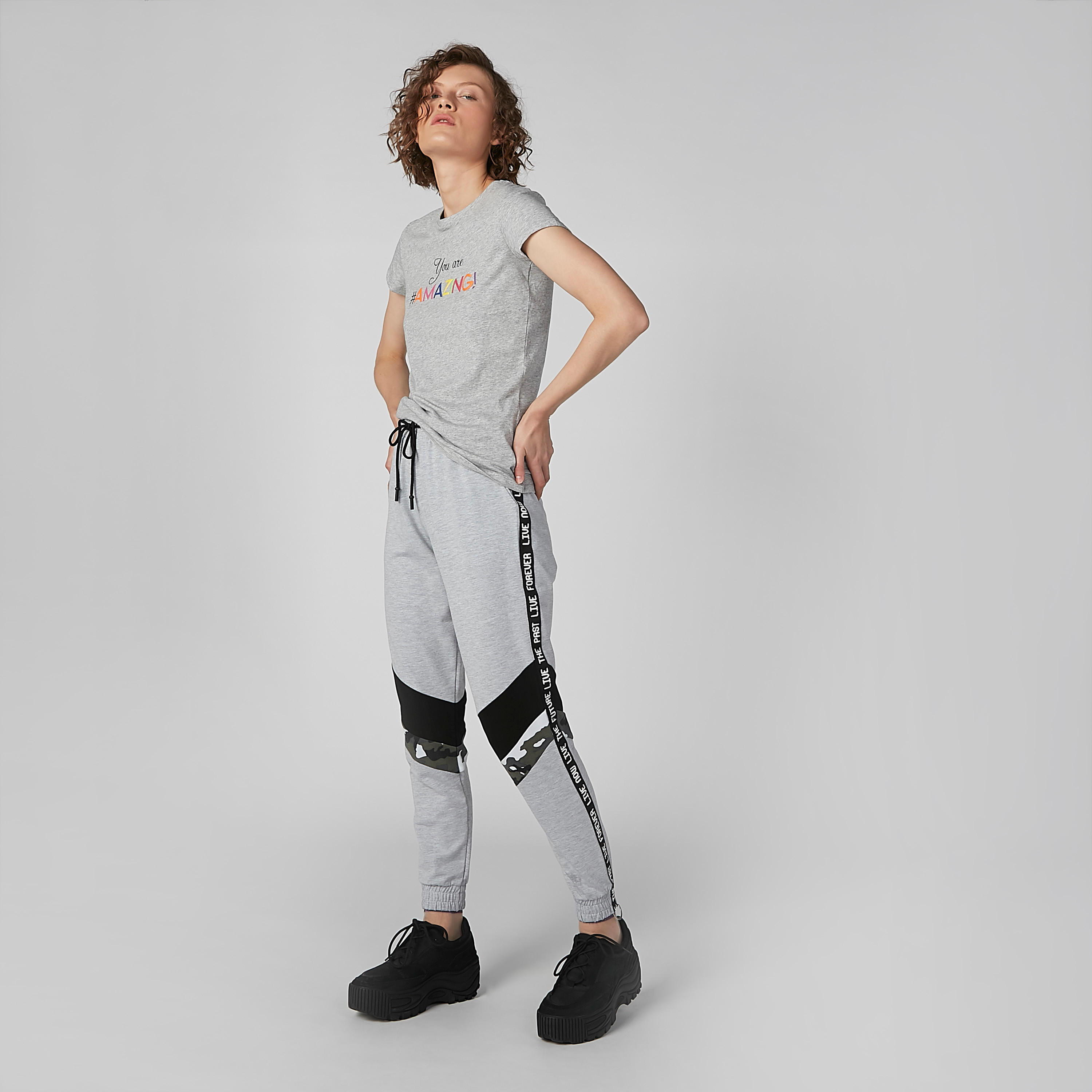 بلوزة بياقة مستديرة وأكمام كاب وطبعات-women-clothing-tshirts-image-4