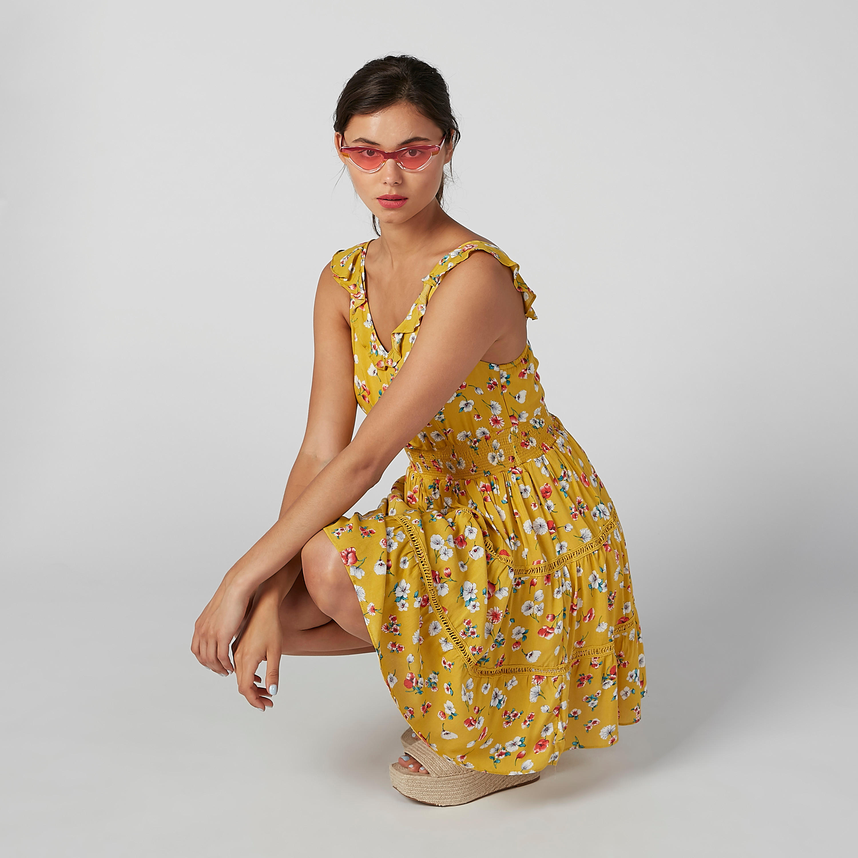 فستان إيه لاين قصير بحمّالات بتفاصيل كشكش وطبعات زهرية-women-clothing-dresses-image-1