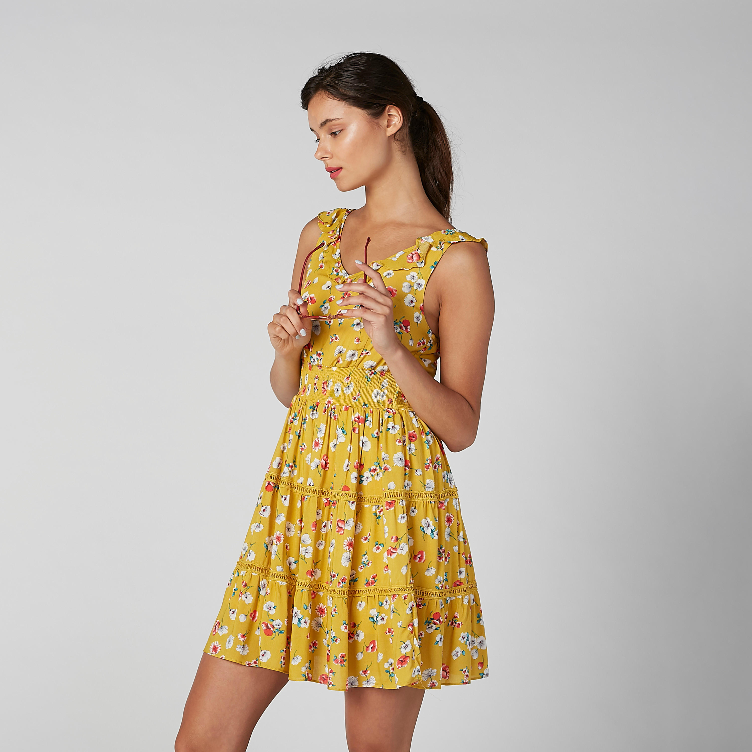 فستان إيه لاين قصير بحمّالات بتفاصيل كشكش وطبعات زهرية-women-clothing-dresses-image-2
