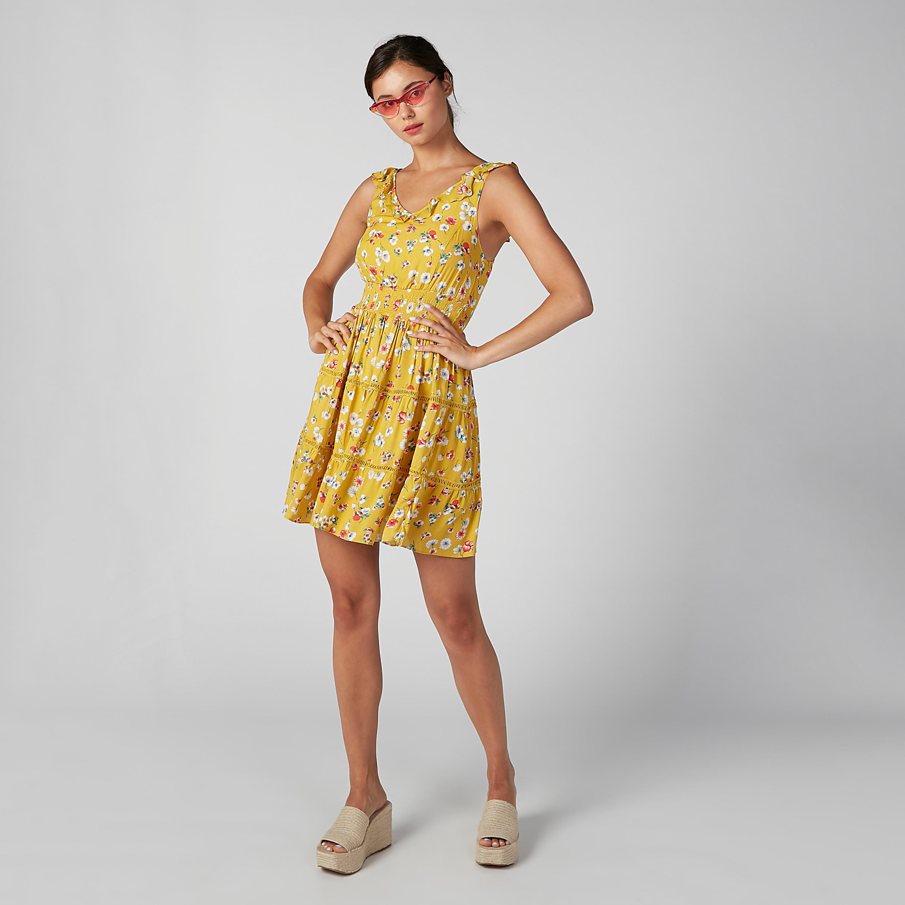 فستان إيه لاين قصير بحمّالات بتفاصيل كشكش وطبعات زهرية-women-clothing-dresses-image-3