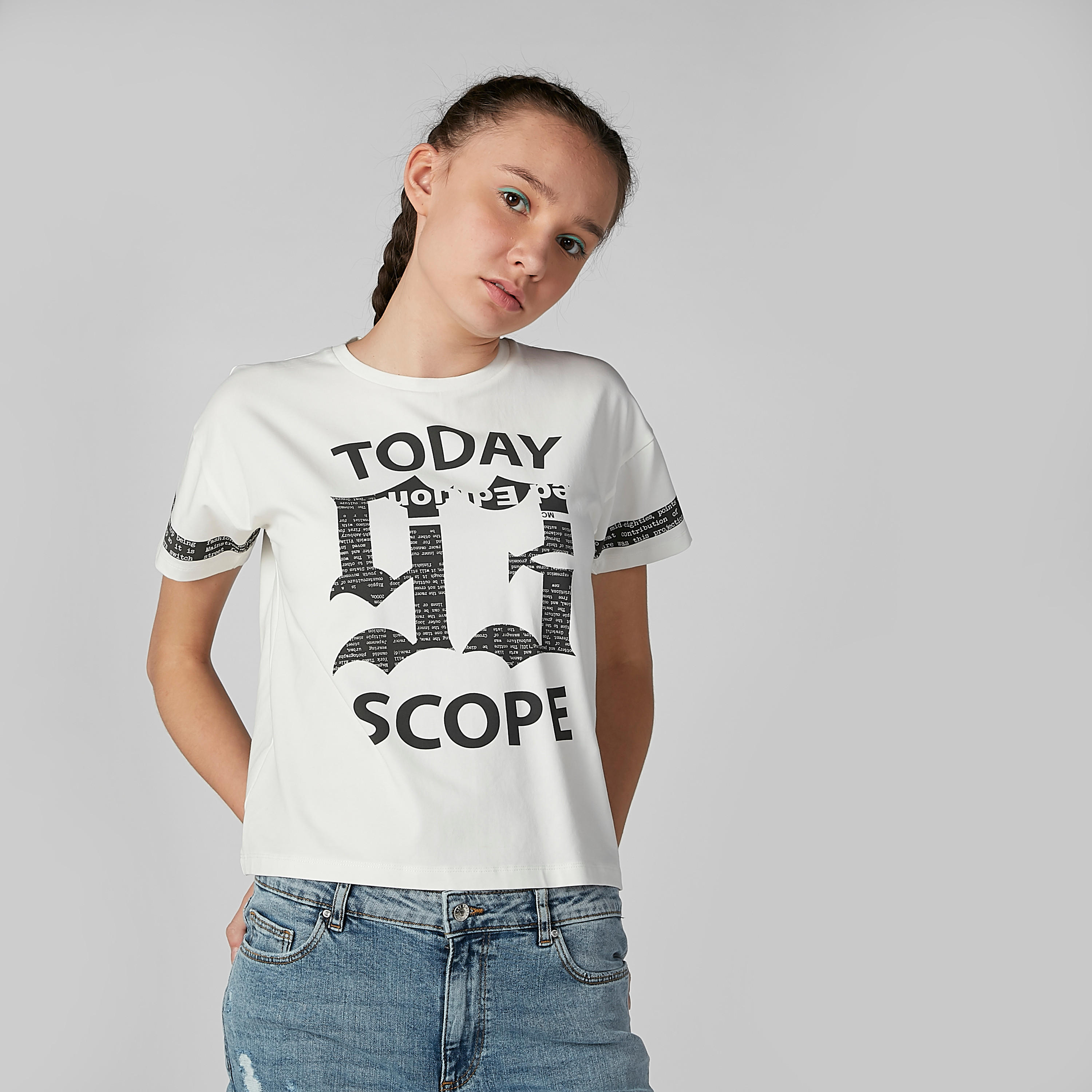 تيشيرت بقصّة واسعة وياقة مستديرة وأكمام قصيرة وطبعات-women-clothing-tshirts-image-2