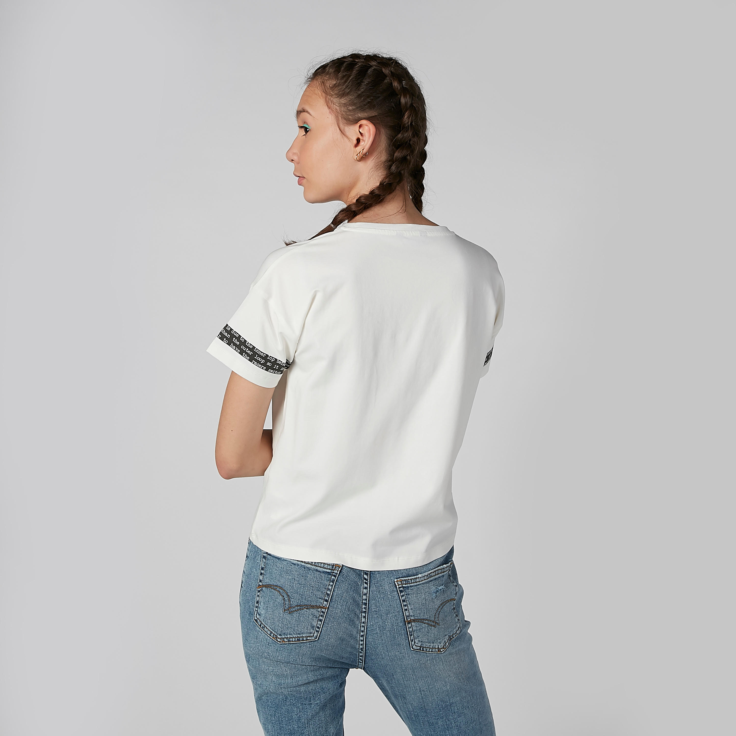 تيشيرت بقصّة واسعة وياقة مستديرة وأكمام قصيرة وطبعات-women-clothing-tshirts-image-3
