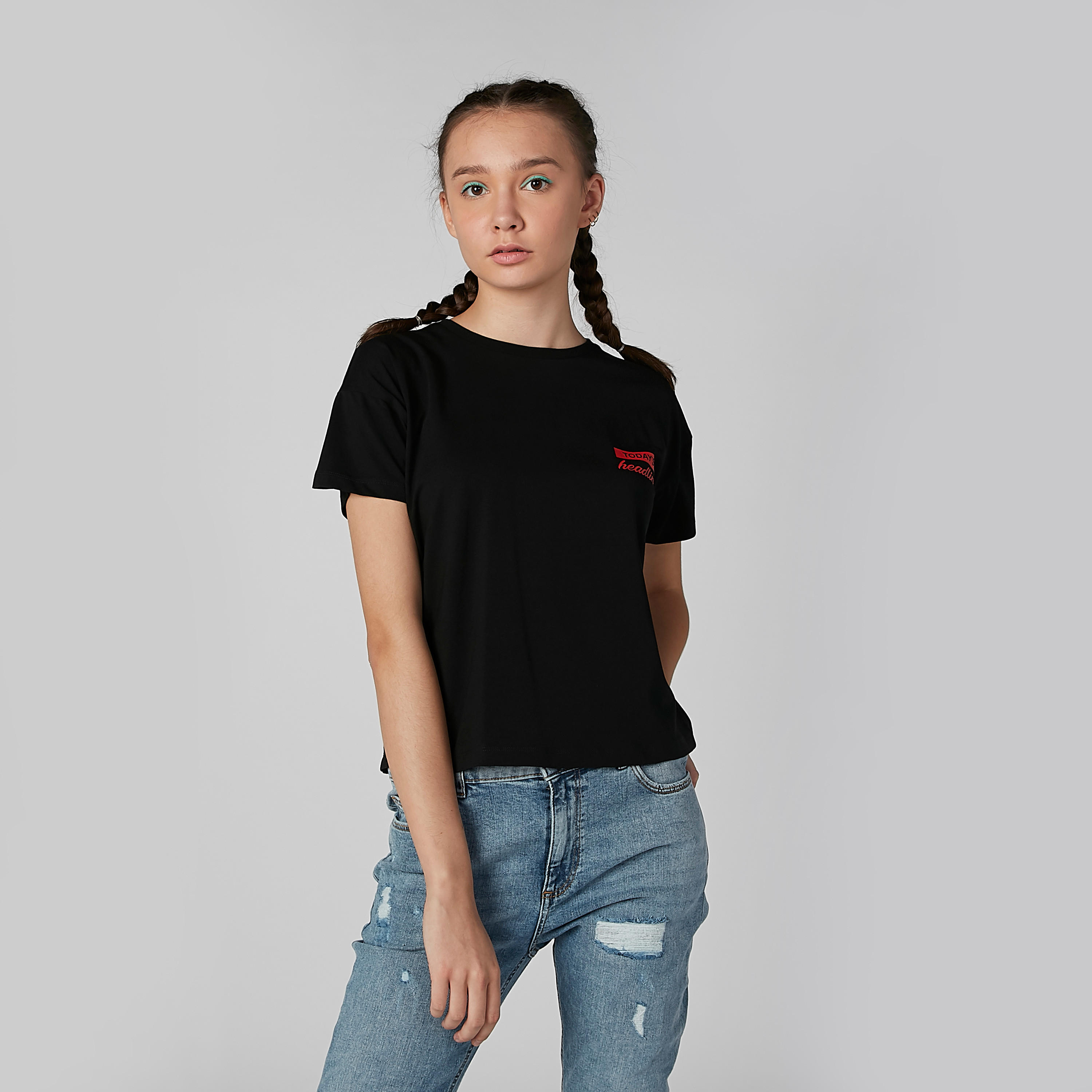 تيشيرت بقصّة واسعة وياقة مستديرة وأكمام قصيرة وطبعات-women-clothing-tshirts-image-2
