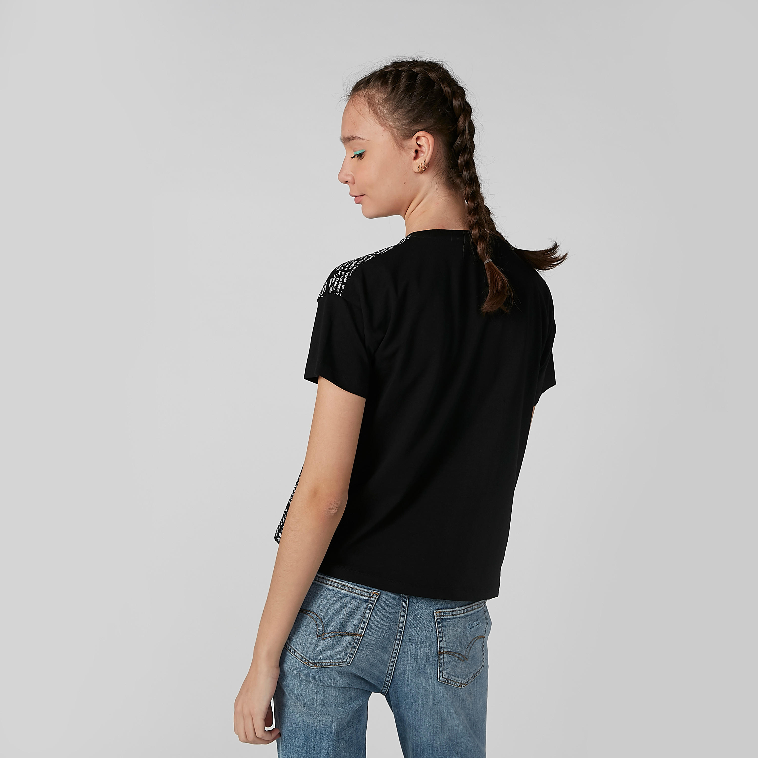 تيشيرت بياقة مستديرة وأكتاف منسدلة وطبعات-women-clothing-tshirts-image-3