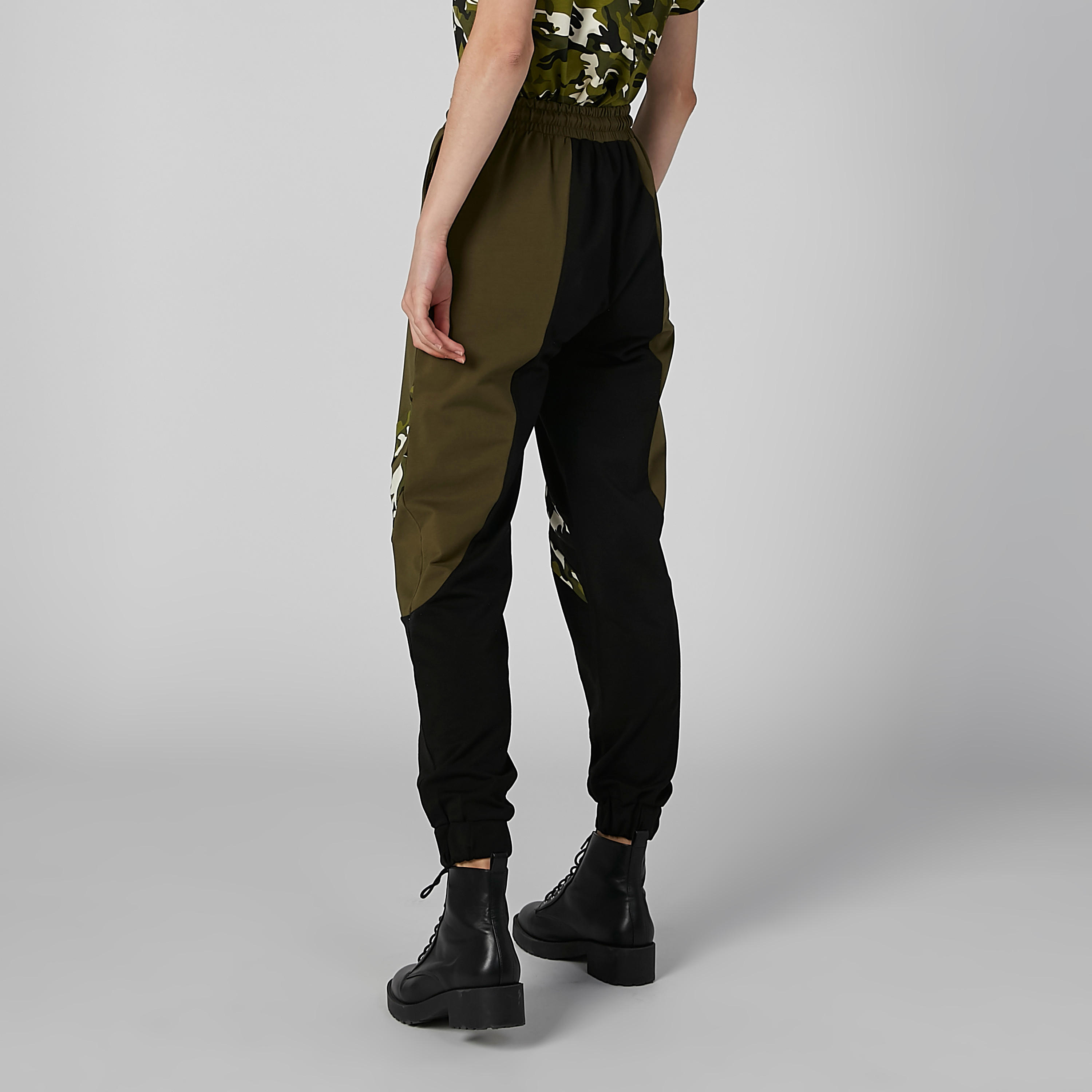 بنطال رياضي بطبعات وخطوط مموهة-women-clothing-bottoms-joggers-image-4