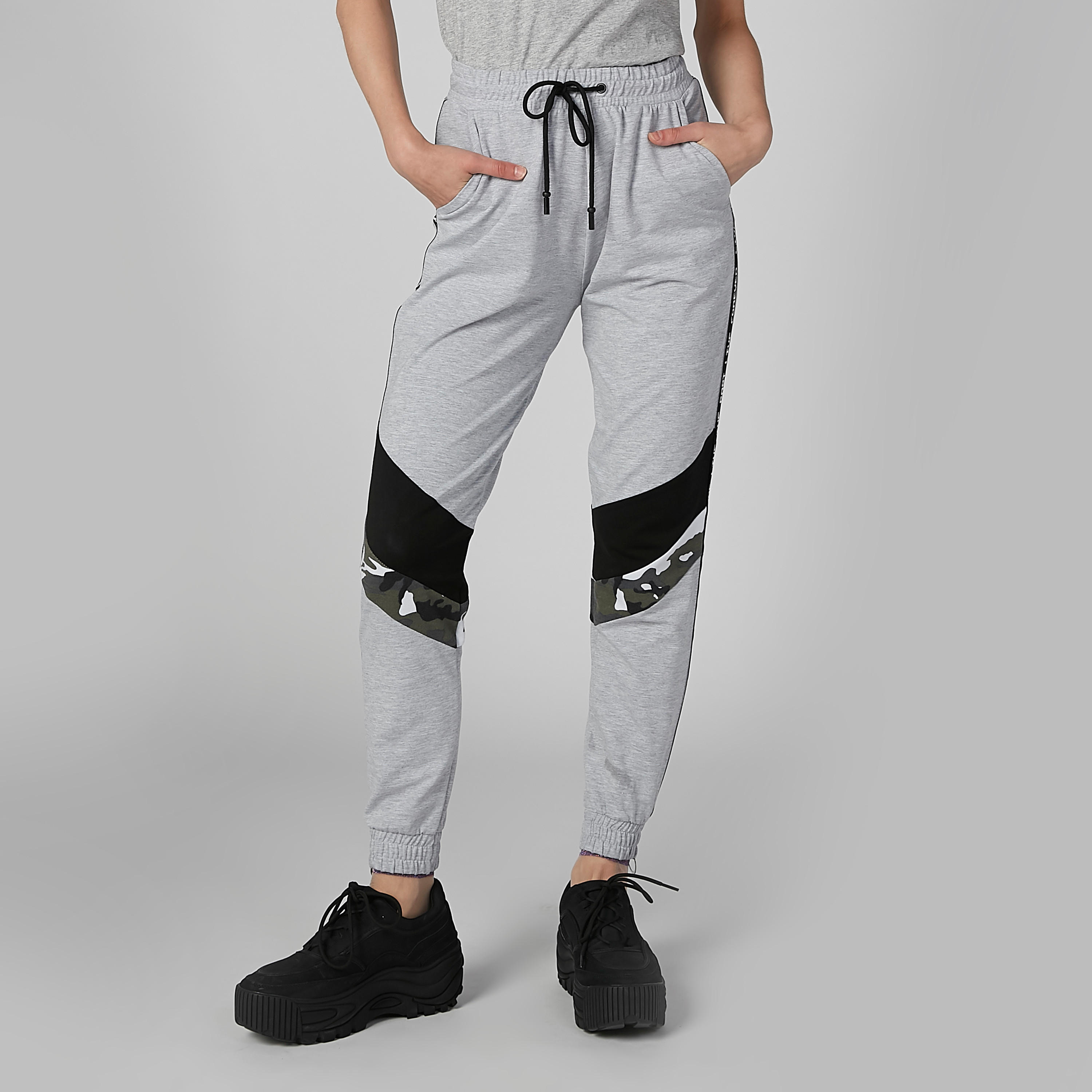 بنطال رياضي بأساور مطّاطية ورباط وجيوب-women-clothing-bottoms-joggers-image-1