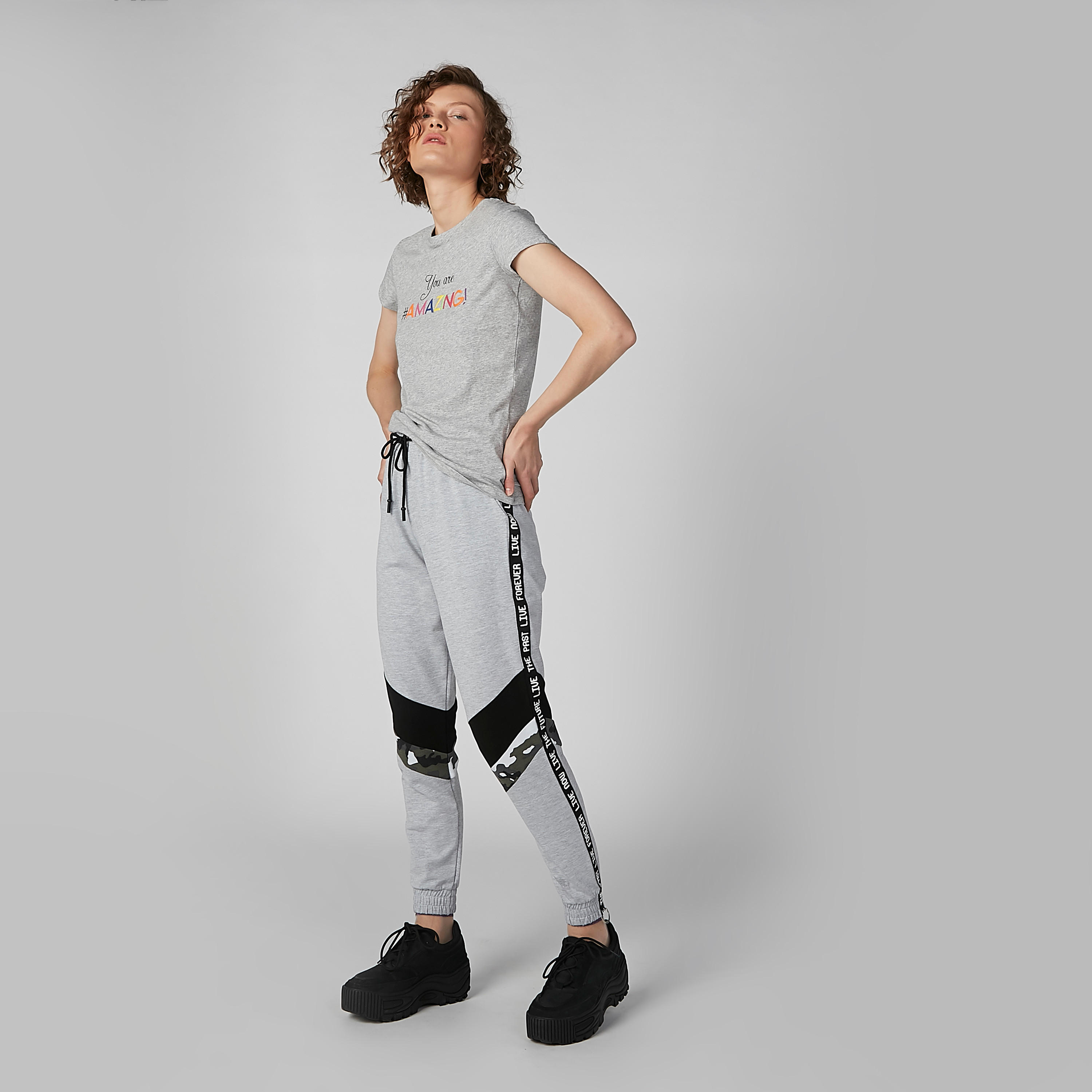 بنطال رياضي بأساور مطّاطية ورباط وجيوب-women-clothing-bottoms-joggers-image-2