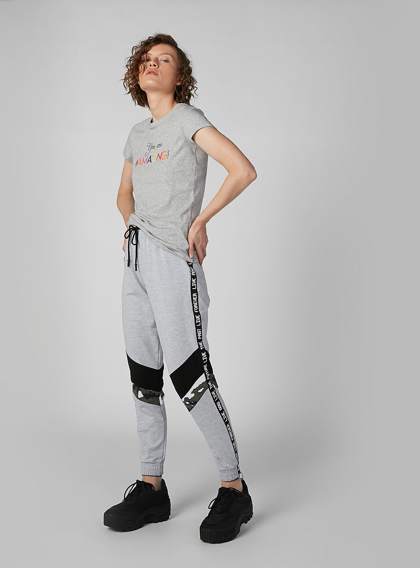 بنطال رياضي بأساور مطّاطية ورباط وجيوب-women-clothing-bottoms-joggers-image-2