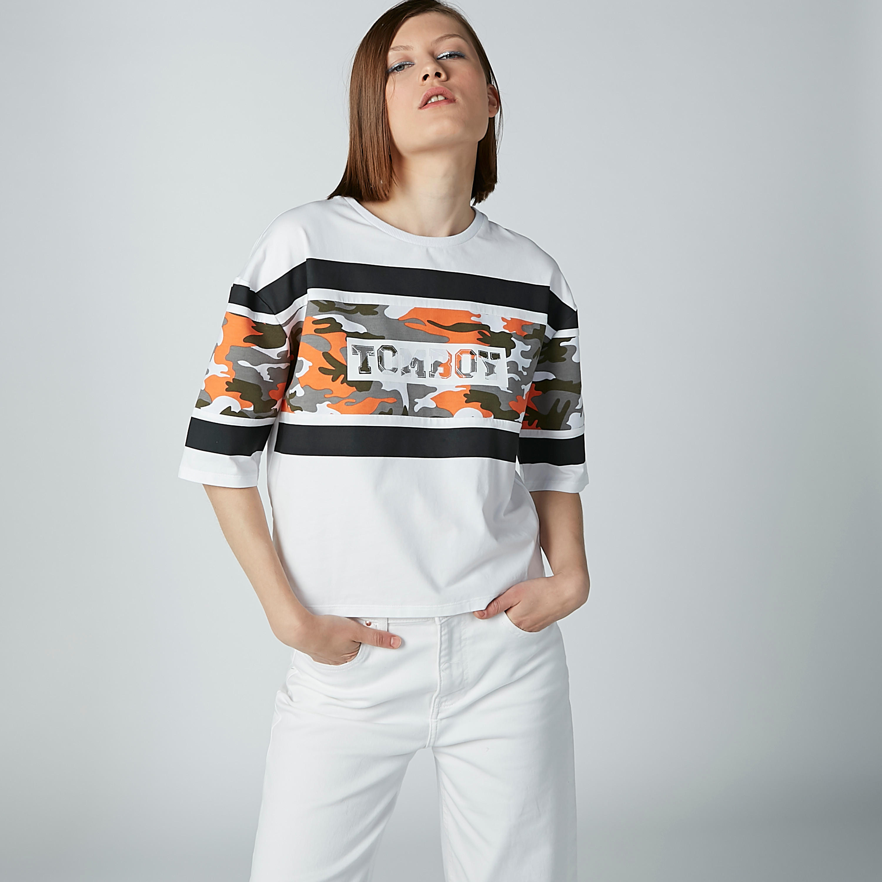 بلوزة مطبوعة بياقة مستديرة وأكتاف منسدلة-women-clothing-tshirts-image-1
