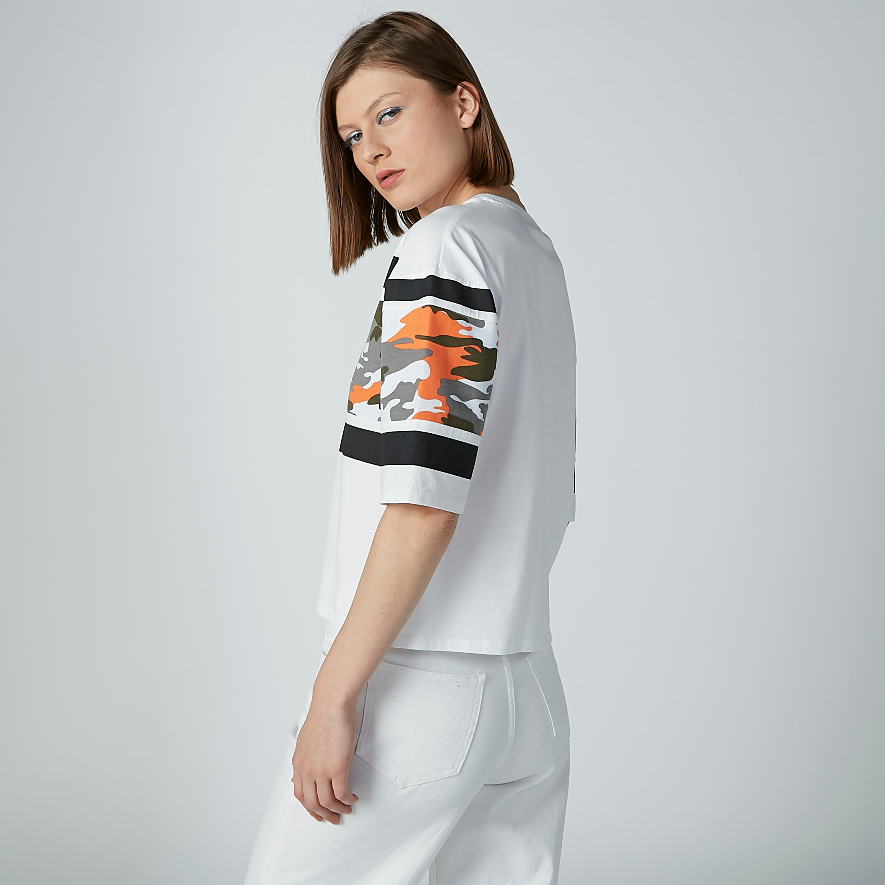 بلوزة مطبوعة بياقة مستديرة وأكتاف منسدلة-women-clothing-tshirts-image-3