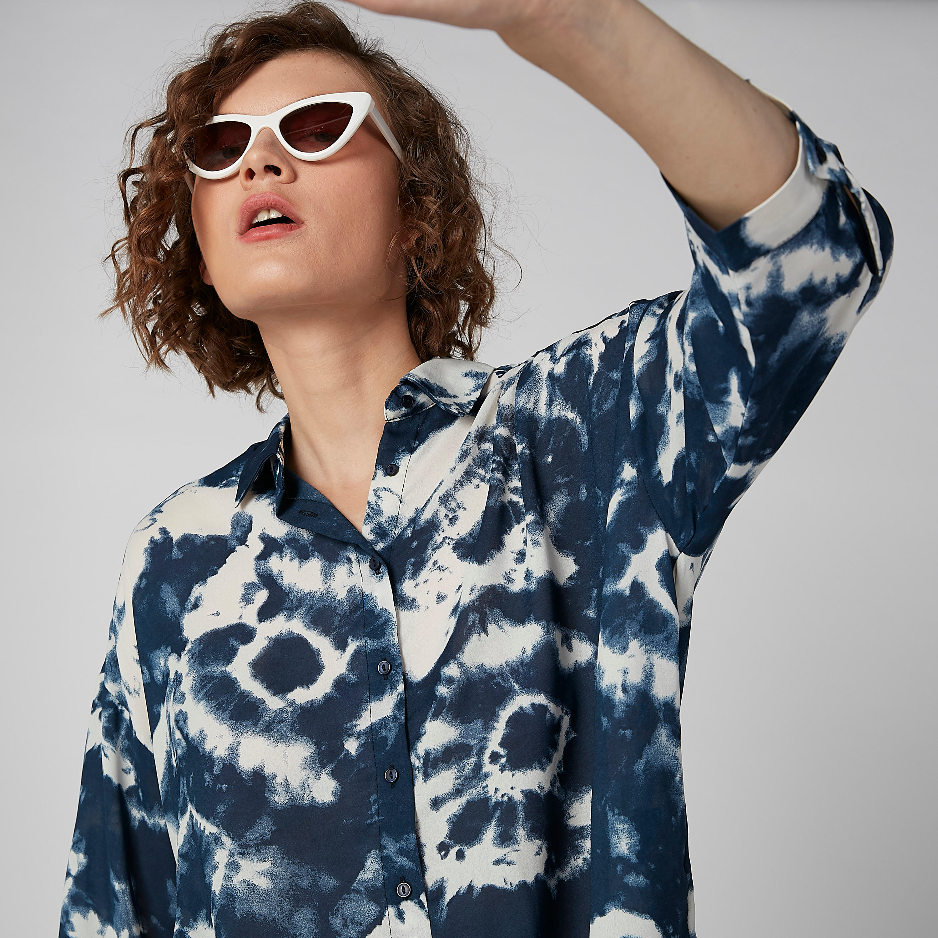 قميص بأكمام طويلة وياقة عادية وطبعات-women-clothing-shirtsandblouses-shirts-image-3
