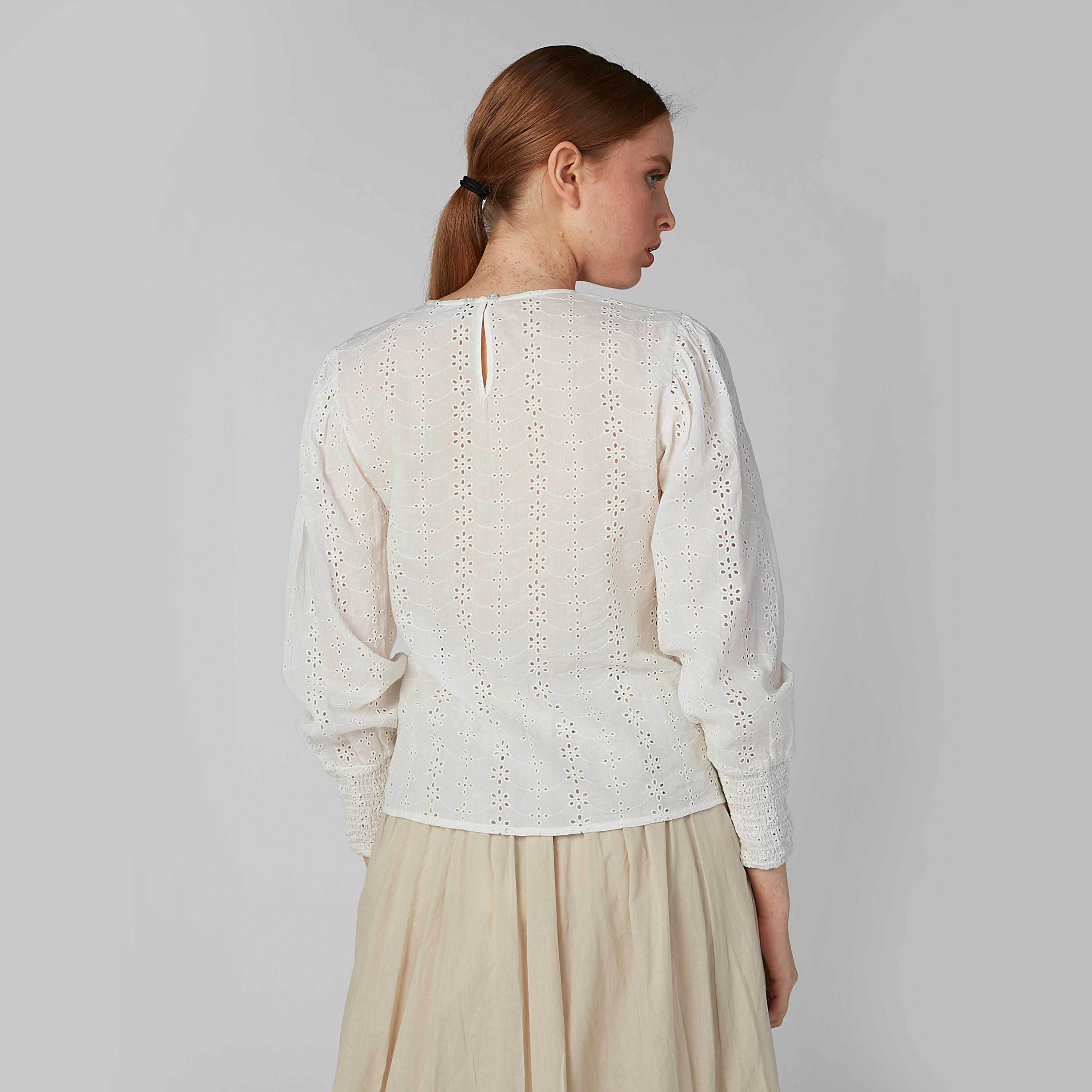 بلوزة شيفلي بياقة مستديرة وأكمام طويلة-women-clothing-shirtsandblouses-blouses-image-4