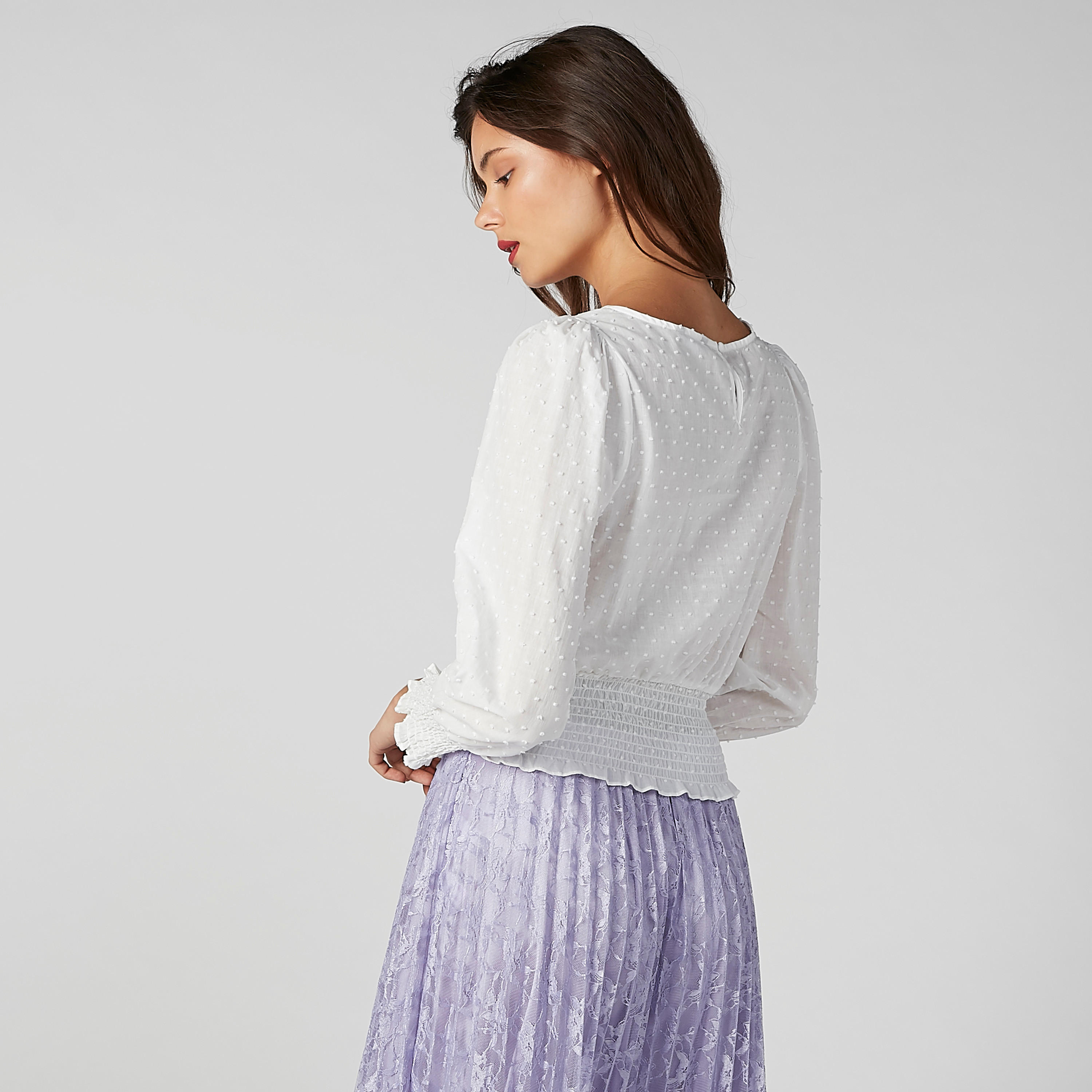 بلوزة بارزة الملمس بحوّاف كشكش مطّاطية-women-clothing-shirtsandblouses-blouses-image-2