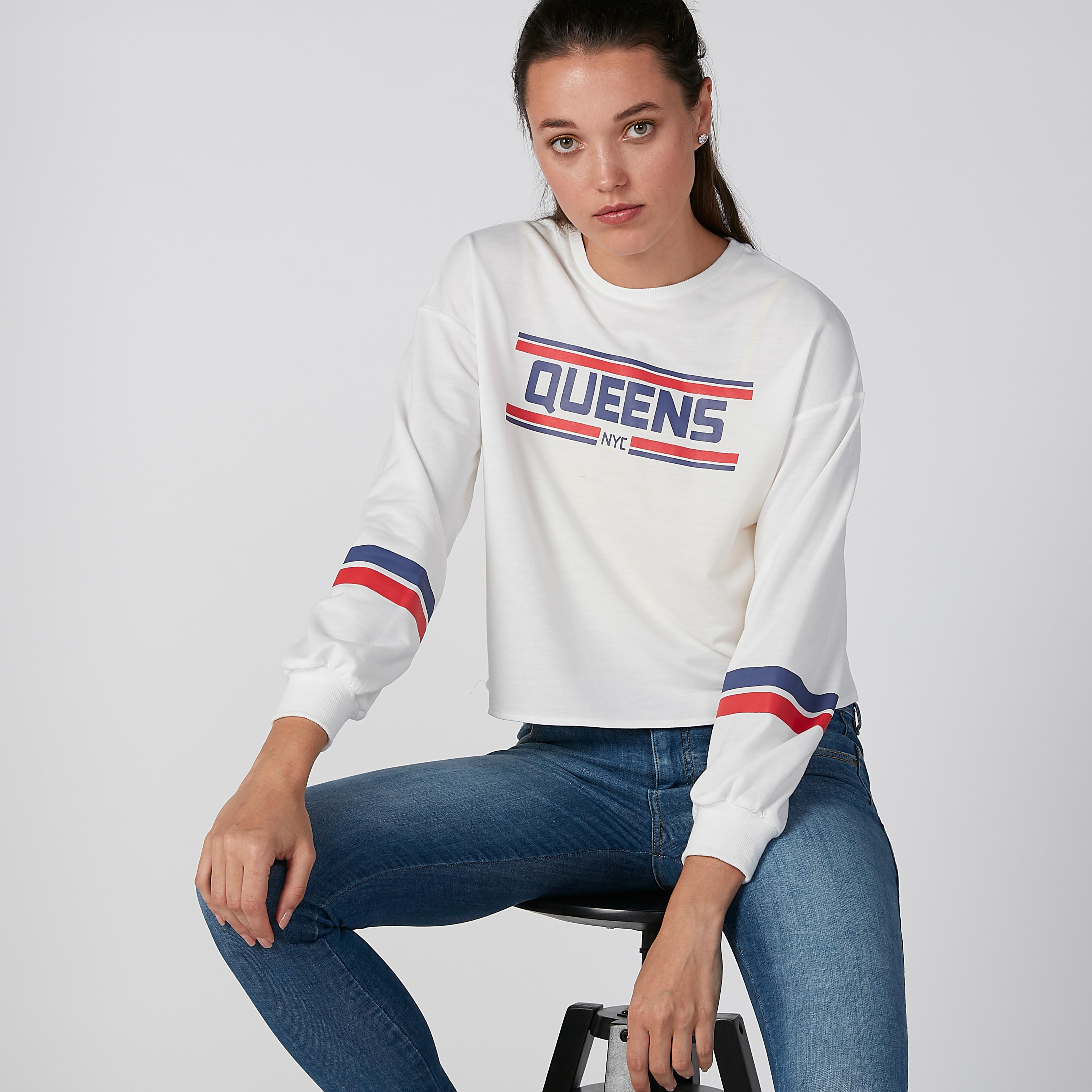 سويت شيرت بياقة مستديرة وأكتاف منسدلة وطبعات-women-winterwear-hoodiesandsweatshirts-sweatshirts-image-3