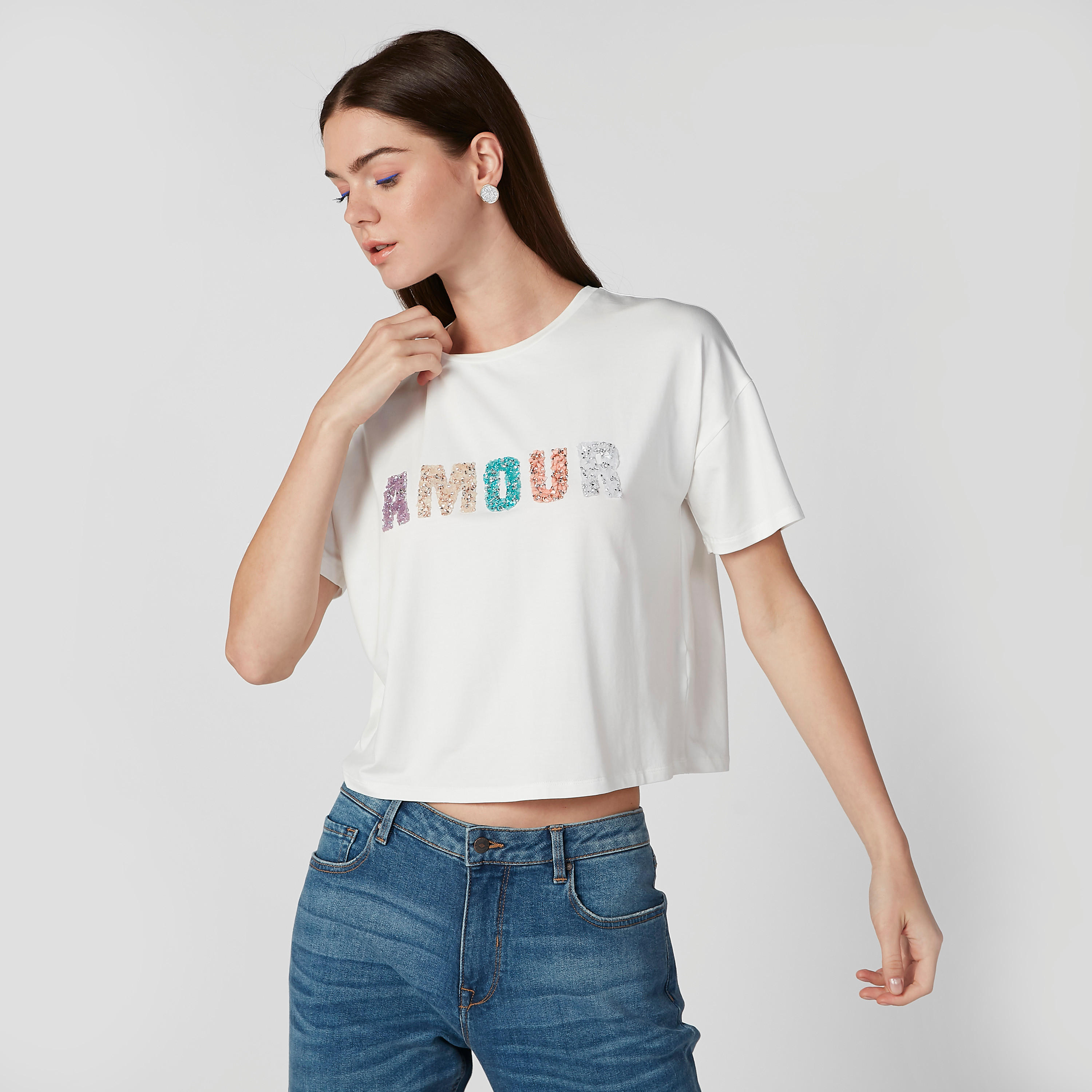 تيشيرت قصير مزيّن بياقة مستديرة وأكمام قصيرة-women-clothing-tshirts-image-1