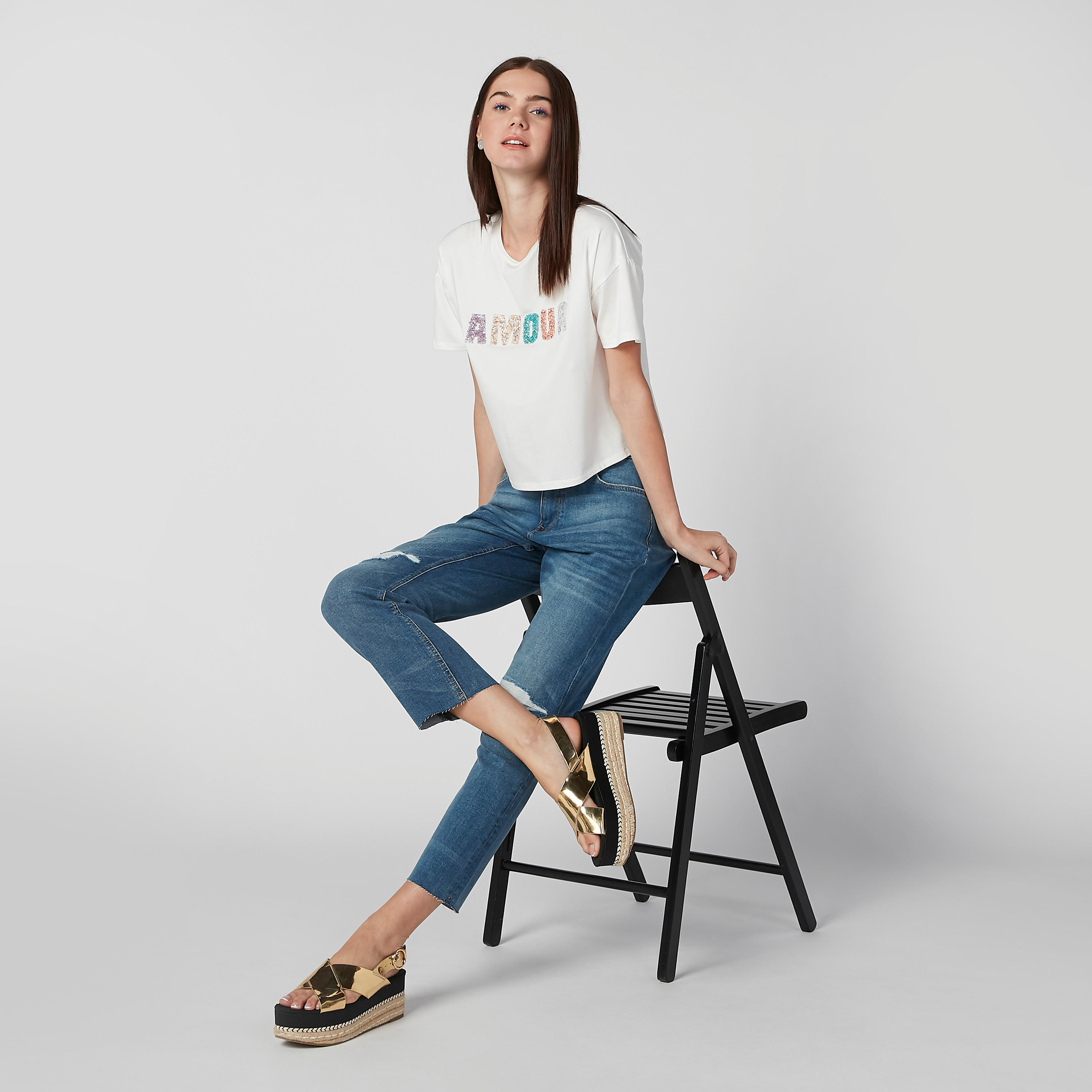 تيشيرت قصير مزيّن بياقة مستديرة وأكمام قصيرة-women-clothing-tshirts-image-2