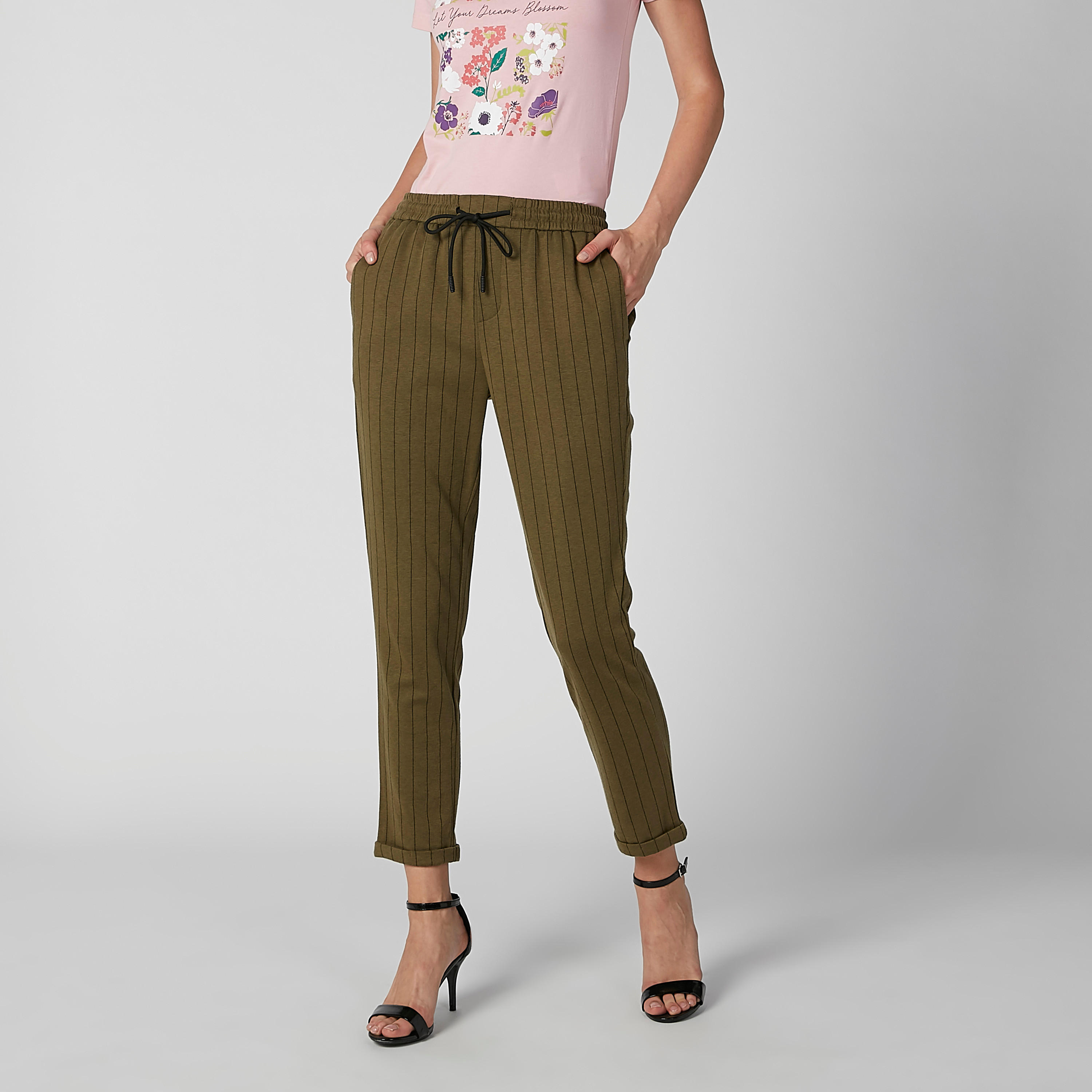 بنطلون طويل مقلّم بخصر متوسط الارتفاع وجيوب-women-clothing-bottoms-trousers-image-1