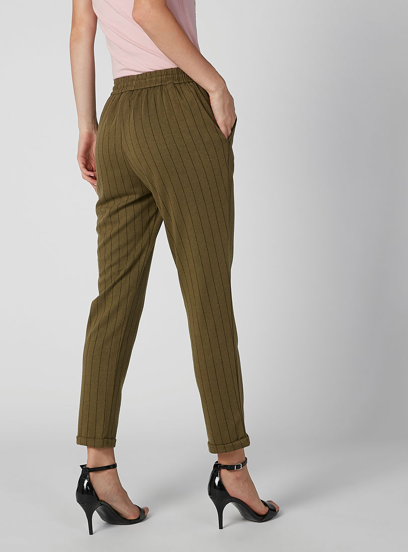 بنطلون طويل مقلّم بخصر متوسط الارتفاع وجيوب-women-clothing-bottoms-trousers-image-4