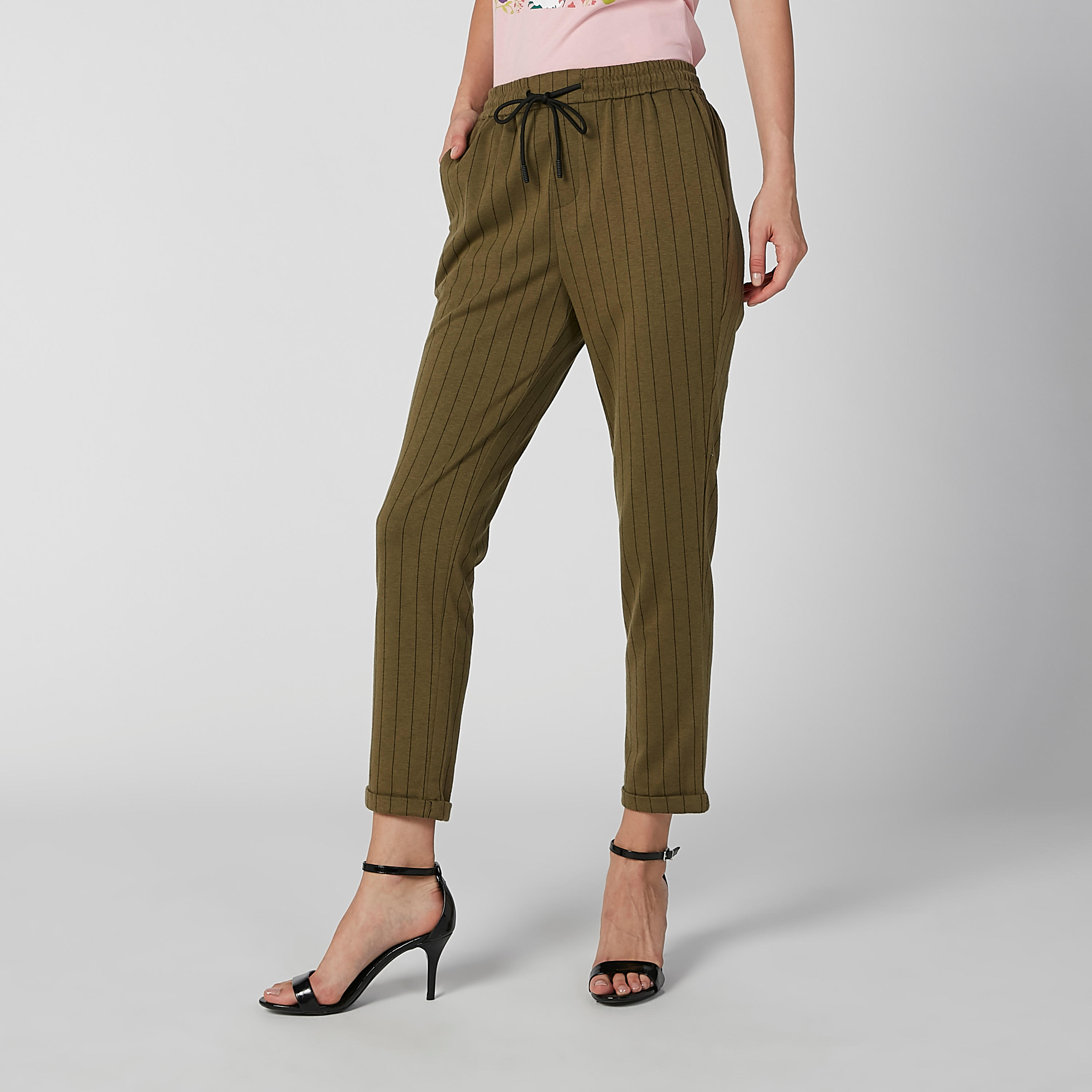 بنطلون طويل مقلّم بخصر متوسط الارتفاع وجيوب-women-clothing-bottoms-trousers-image-5