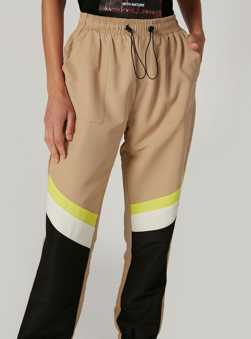 بنطلون بنمط كتل الألوان بخصر متوسط الارتفاع وجيوب-women-clothing-bottoms-trousers-image-2
