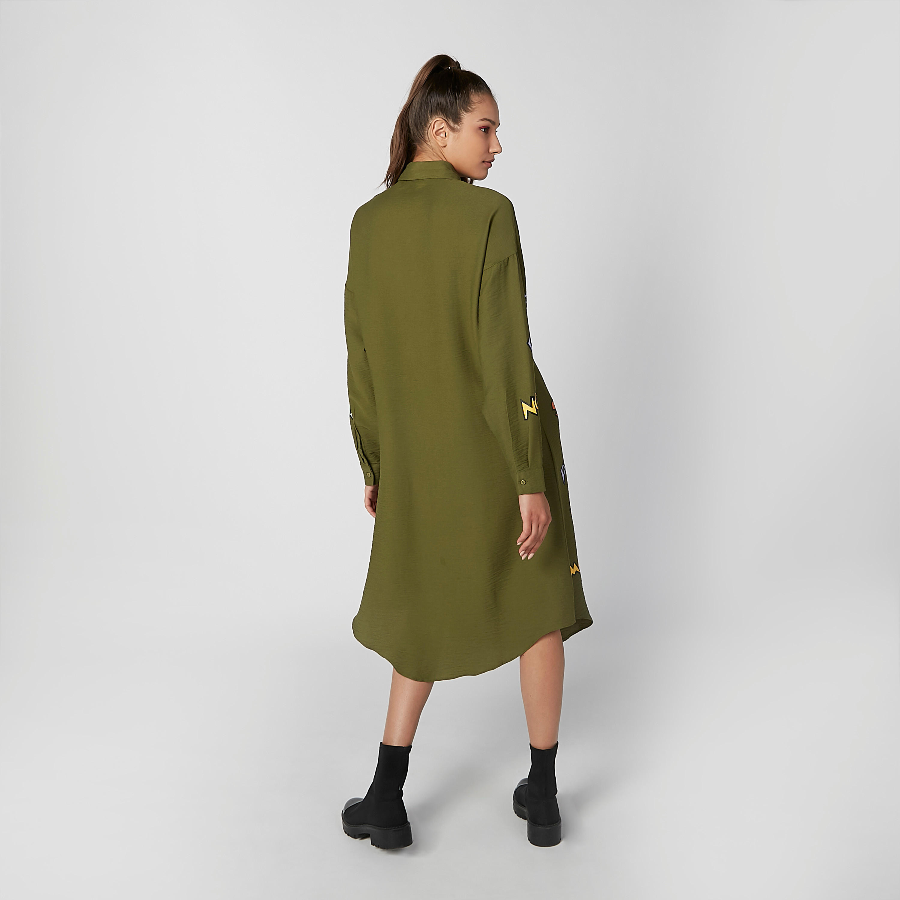 فستان قميص ميدي بأكمام طويلة وجيوب بطية وطبعات-women-clothing-dresses-image-3