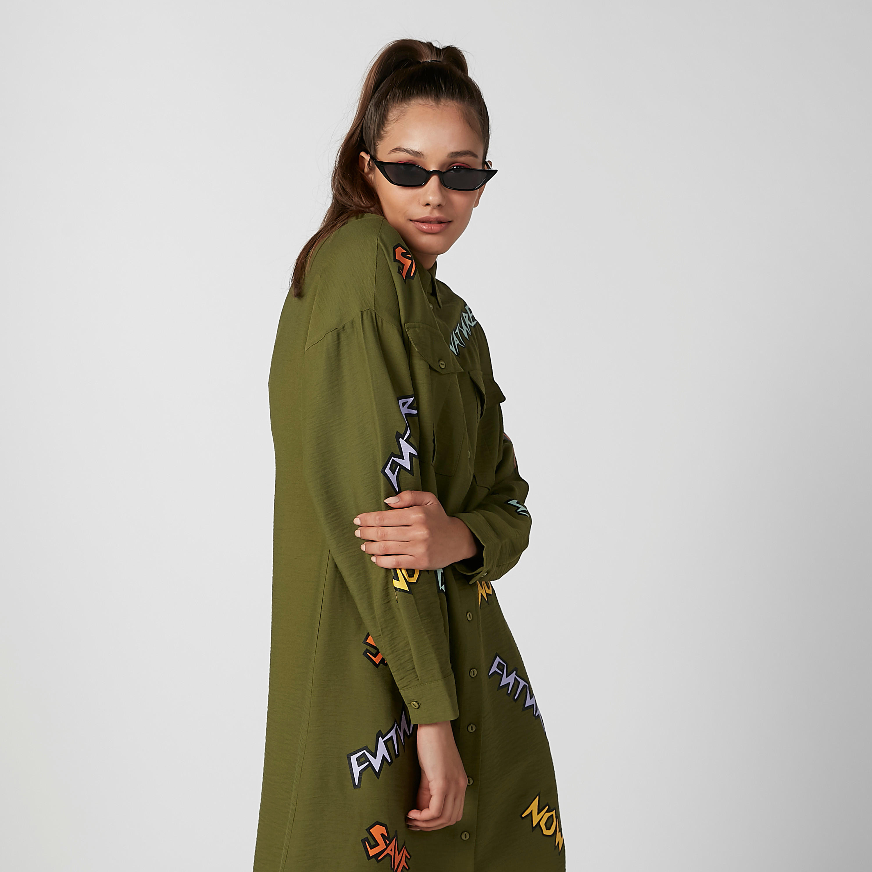 فستان قميص ميدي بأكمام طويلة وجيوب بطية وطبعات-women-clothing-dresses-image-5