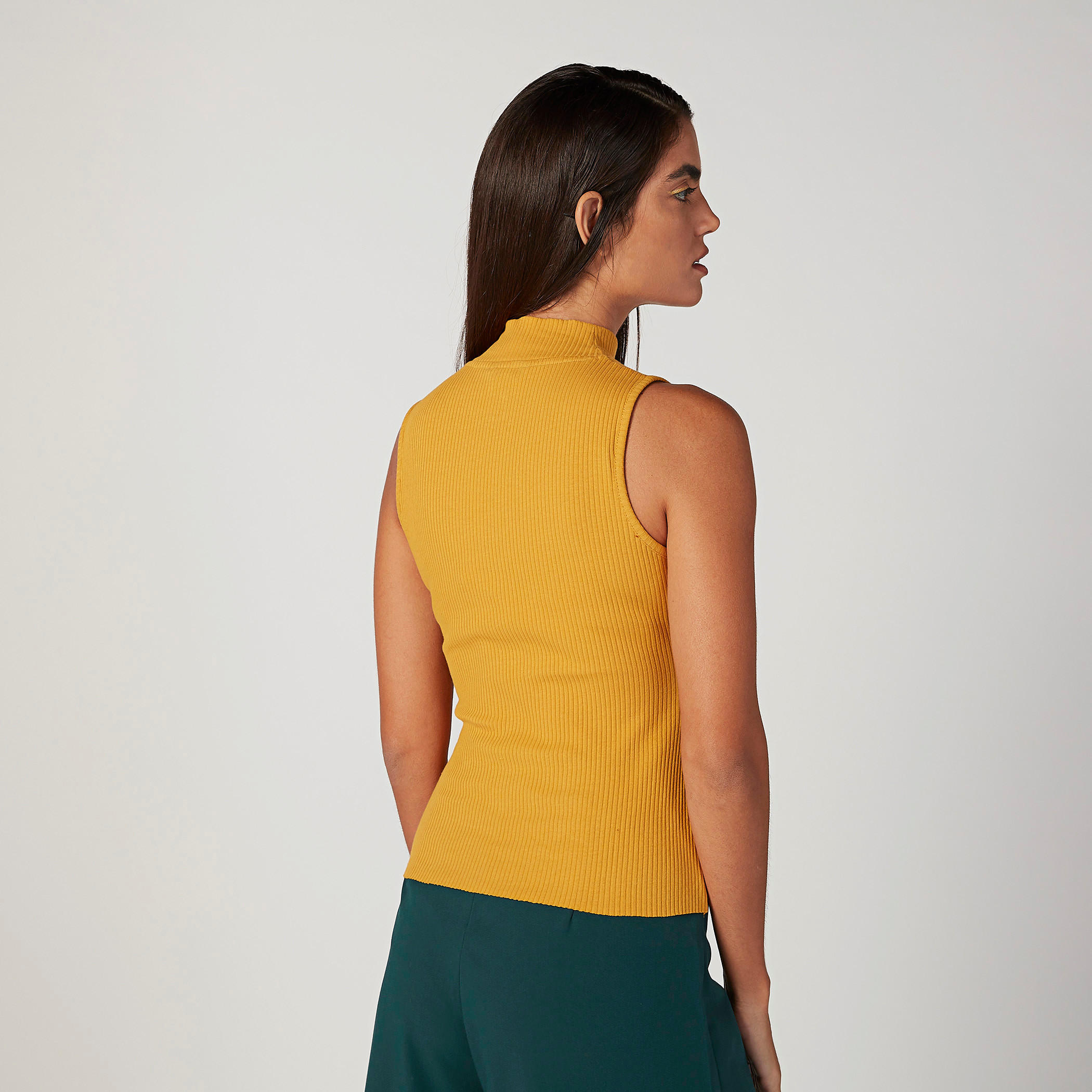 تيشيرت بارز الملمس دون أكمام بياقة عالية وسحّاب-women-clothing-shirtsandblouses-shirts-image-4