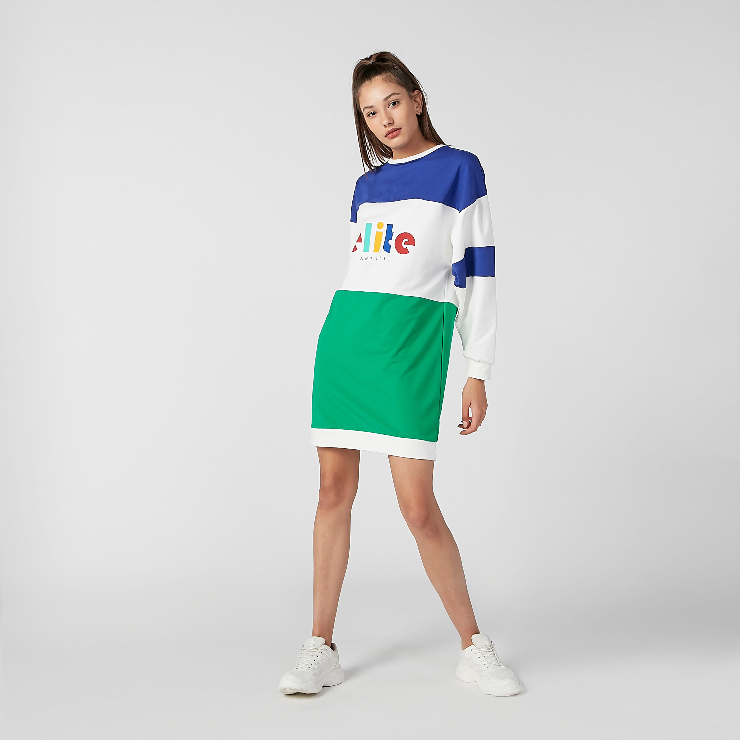 فستان تيشيرت قصير بياقة مستديرة وأكمام طويلة وطبعات-women-clothing-dresses-image-1