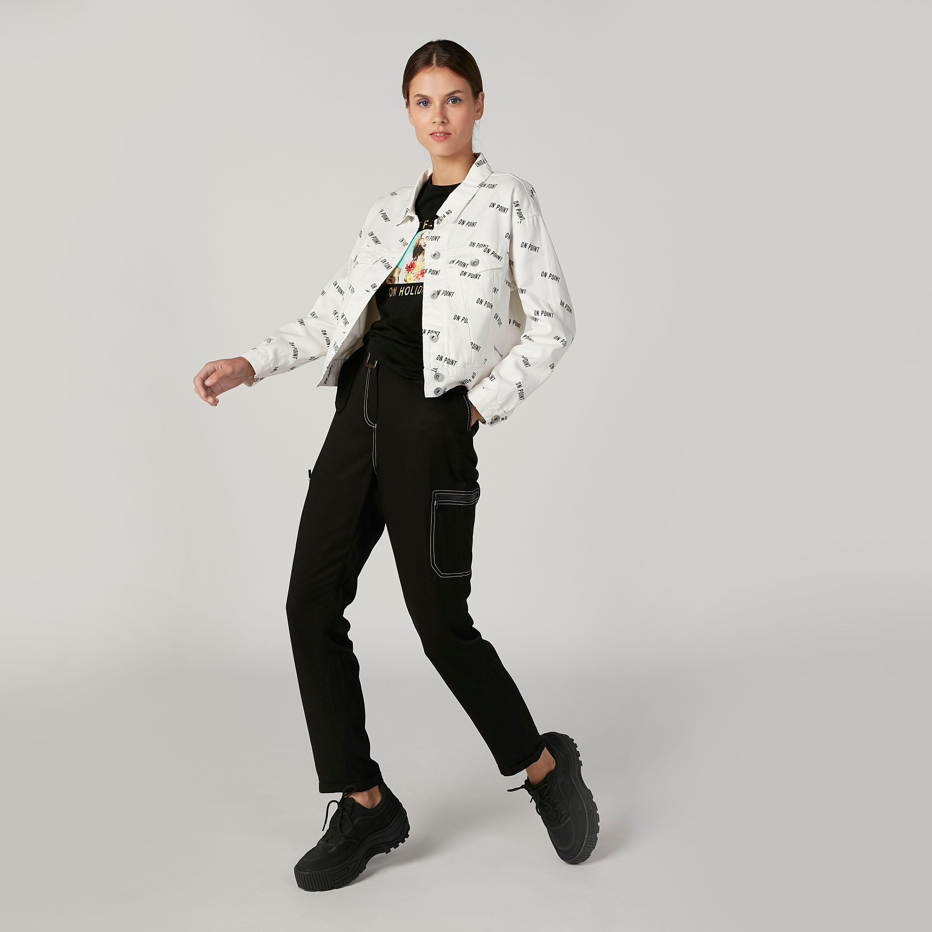جاكيت جينز بأكمام طويلة وجيوب بطيّة وطبعات-women-winterwear-coatsandjackets-jackets-image-5