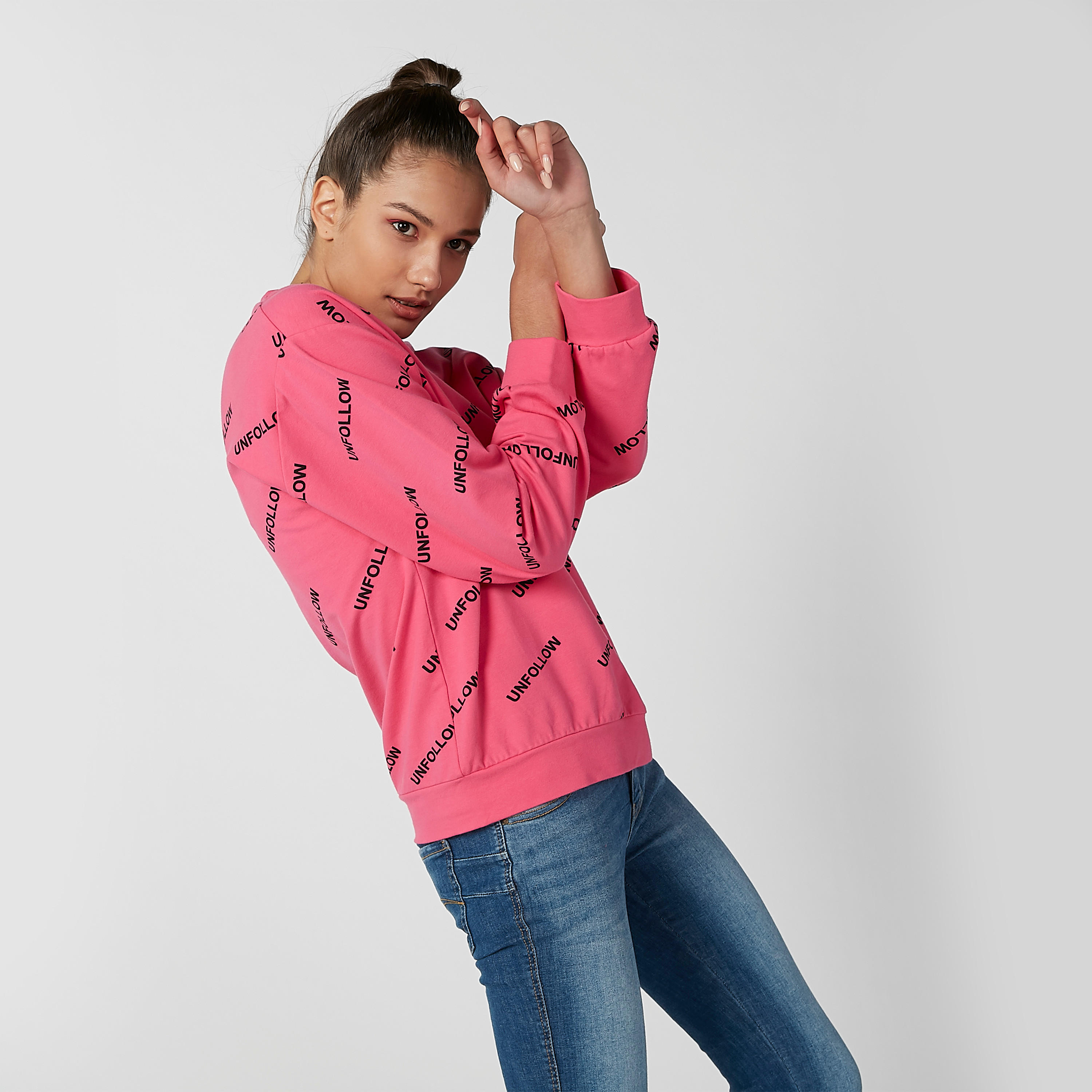 سويت شيرت بياقة مستديرة وأكمام طويلة وطبعات-women-winterwear-hoodiesandsweatshirts-sweatshirts-image-2