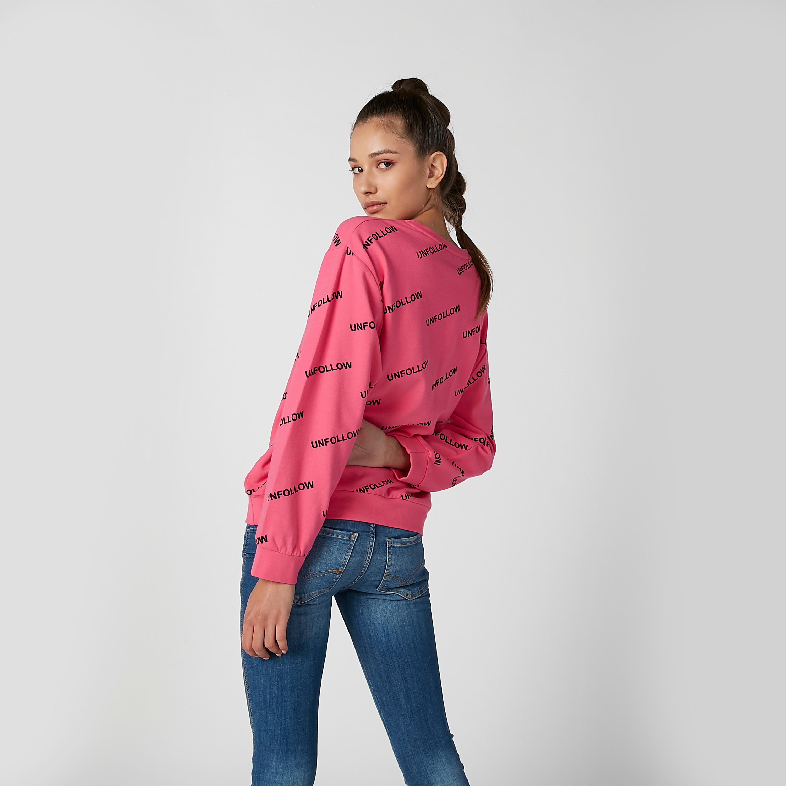 سويت شيرت بياقة مستديرة وأكمام طويلة وطبعات-women-winterwear-hoodiesandsweatshirts-sweatshirts-image-4