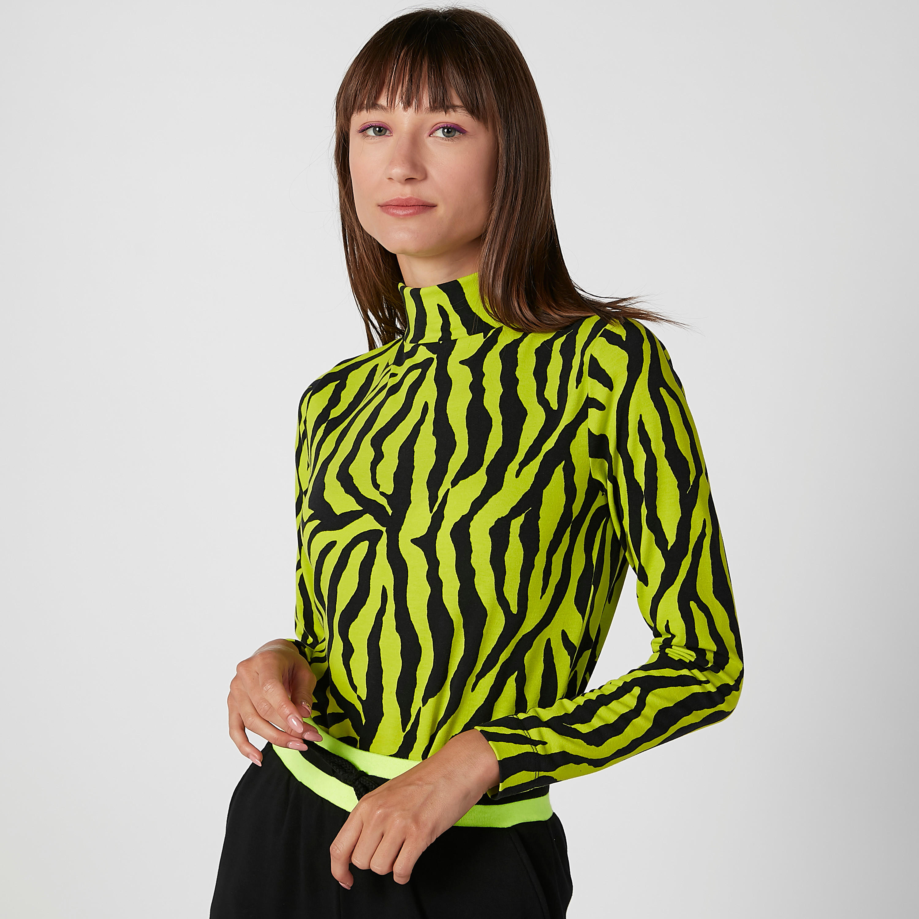 بلوزة بياقة عالية وأكمام طويلة وطبعات-women-clothing-shirtsandblouses-blouses-image-1