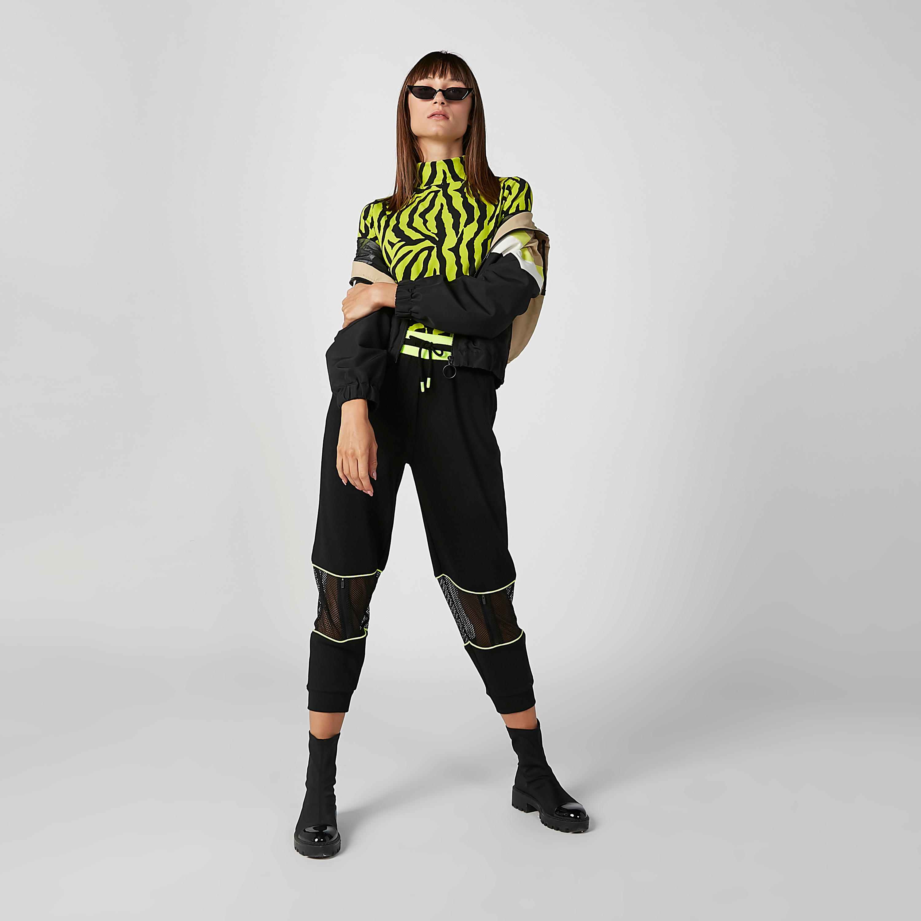 بلوزة بياقة عالية وأكمام طويلة وطبعات-women-clothing-shirtsandblouses-blouses-image-2